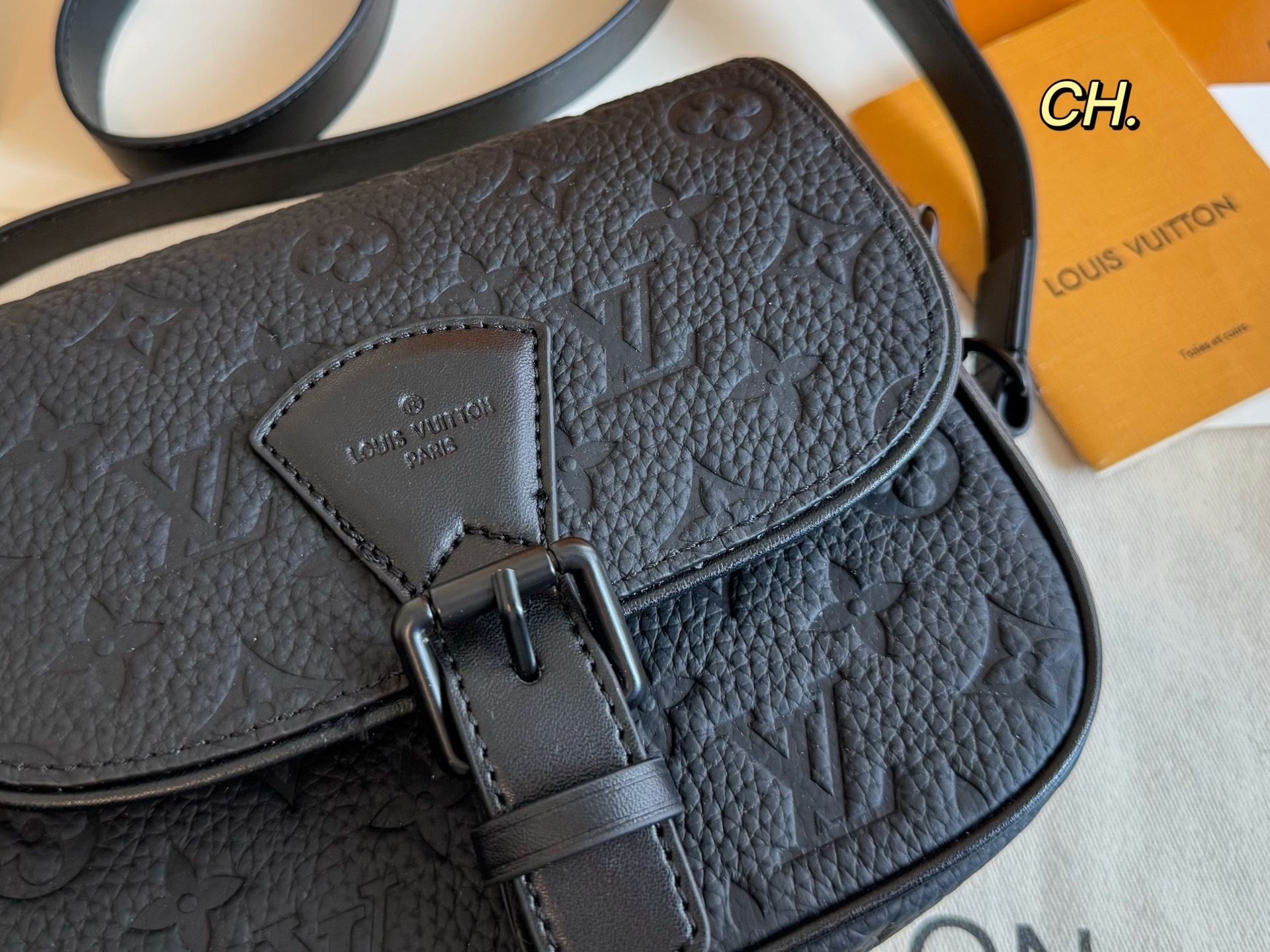 Louis Vuitton Montsouris Black Embossed Leather Crossbody Messenger Bag 5 i1746763542558 1519 0 3