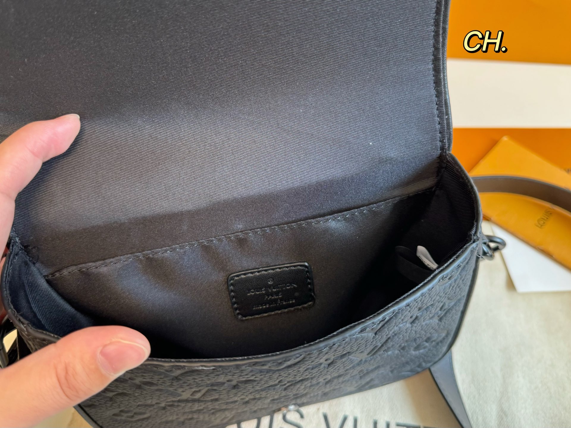 Louis Vuitton Montsouris Black Embossed Leather Crossbody Messenger Bag 10 i1746763546692 456 0 8