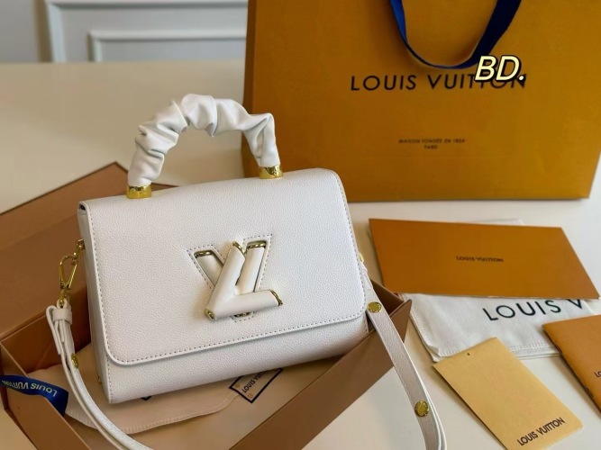 Louis Vuitton Twist Crossbody Bag, White Leather, Gold Hardware, Size 23x16 cm 1 Louis Vuitton Twist Crossbody Bag, White Leather, Gold Hardware, Size 23x16 cm