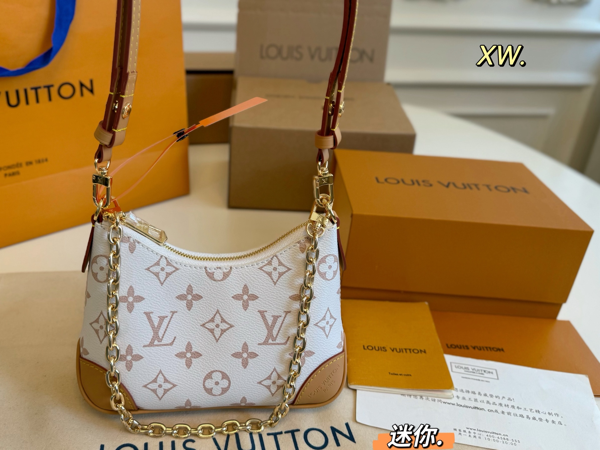 迷你 ×11 LV路易威登boulogne mini中古牛角包💕 经典老花配色,款式百搭! 包身轻,不显臃肿❗️ 两款肩带,背法多样~ 超级好搭配,实用性美貌兼具✅