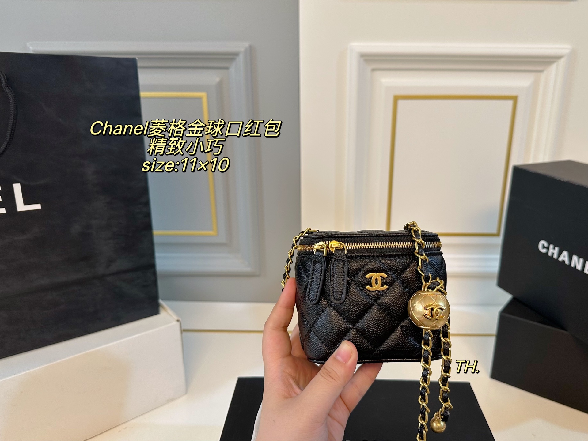 💰260 鱼子酱 (折叠盒)
size:11×10
CHANEL 香奈儿新款菱格口红包💕
小盒子质感满🈵️,颜值在线!
精巧别致,链条🉑️调节长短~
包身轻便,小巧可爱
时髦又好看,值得入手‼️