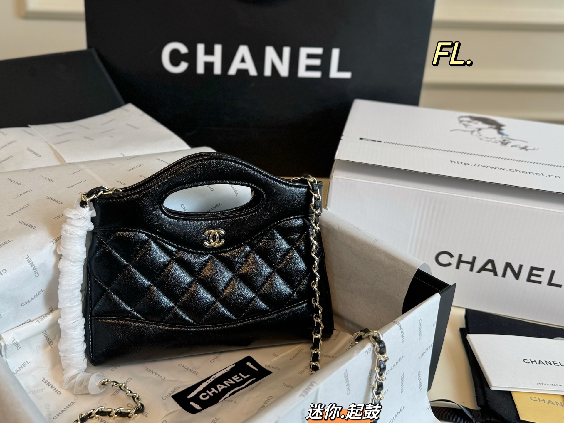 💰280 (折叠盒飞机盒)
size:21×17迷你
CHANEL 香奈儿mini31bag手提包💕(起鼓)
复古皮质,结合公文手提包
复古简约大气,上身不挑人!