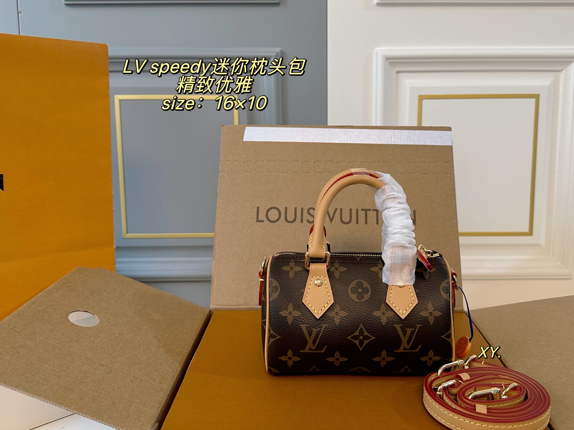 💰240 16cm（折叠盒飞机盒）

size：16×10
LV 路易威登Speedy nano迷你枕头包💕
新款的肩带可以调节拆卸；
配有变码芯片！
线条精致，小巧轻便又时尚～
细节质感在线，四季百搭‼️