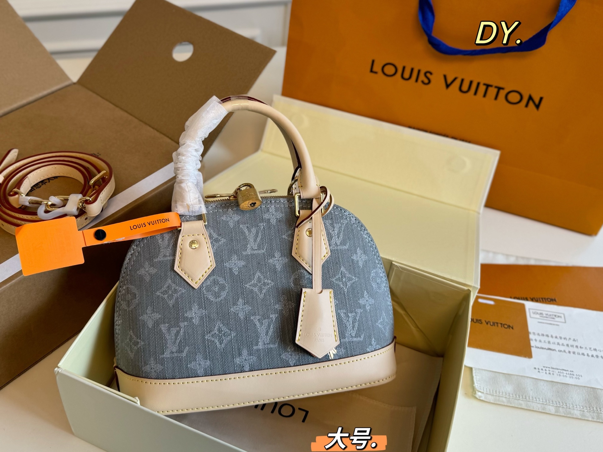 大号 (折叠盒飞机盒) ×18大号 LV路易威登新款nano alma贝壳包💕 经典包款,简约却不失时尚~ 小巧精致但内里容量足💯 日常通勤绝对OK,撞包率也不高 ️