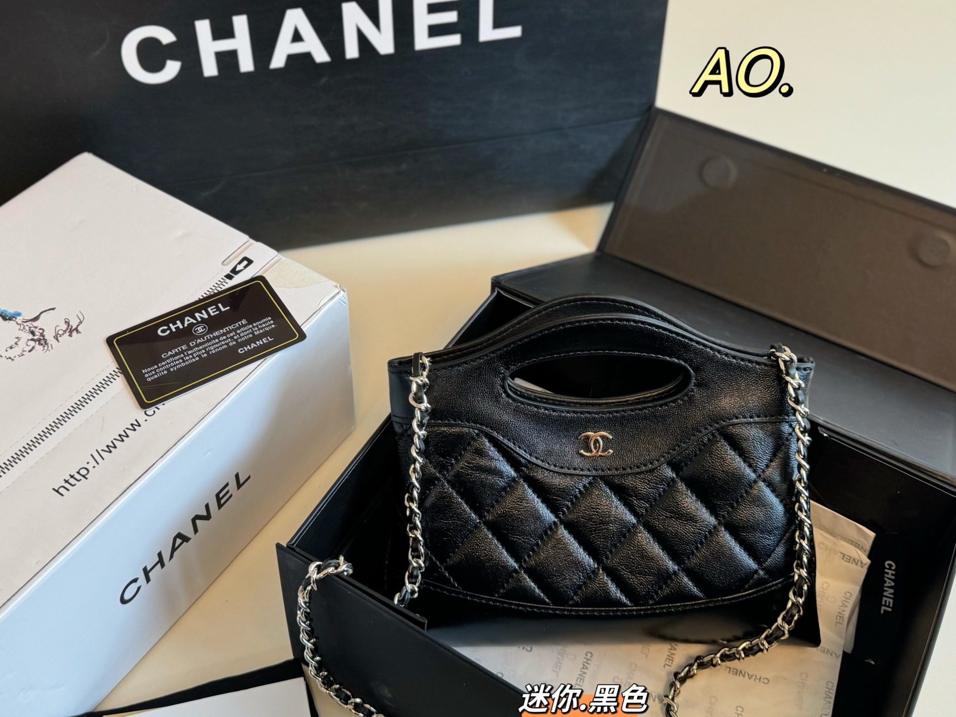 P195 迷你（折叠盒飞机盒）

size：21×17迷你
CHANEL 香奈儿mini31bag手提包💕
复古皮质，结合公文手提包
复古简约大气，上身不挑人！
百搭无限制，高级感满🈵️！