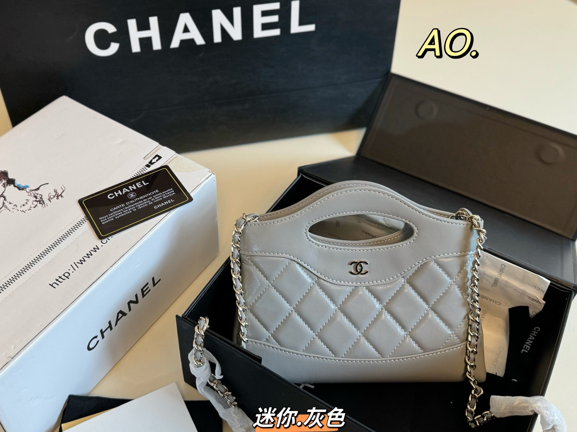 P195 迷你（折叠盒飞机盒）

size：21×17迷你
CHANEL 香奈儿mini31bag手提包💕
复古皮质，结合公文手提包
复古简约大气，上身不挑人！
百搭无限制，高级感满🈵️！