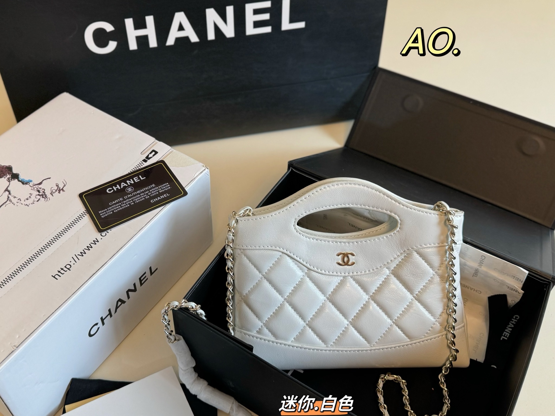 P195 迷你（折叠盒飞机盒）

size：21×17迷你
CHANEL 香奈儿mini31bag手提包💕
复古皮质，结合公文手提包
复古简约大气，上身不挑人！
百搭无限制，高级感满🈵️！