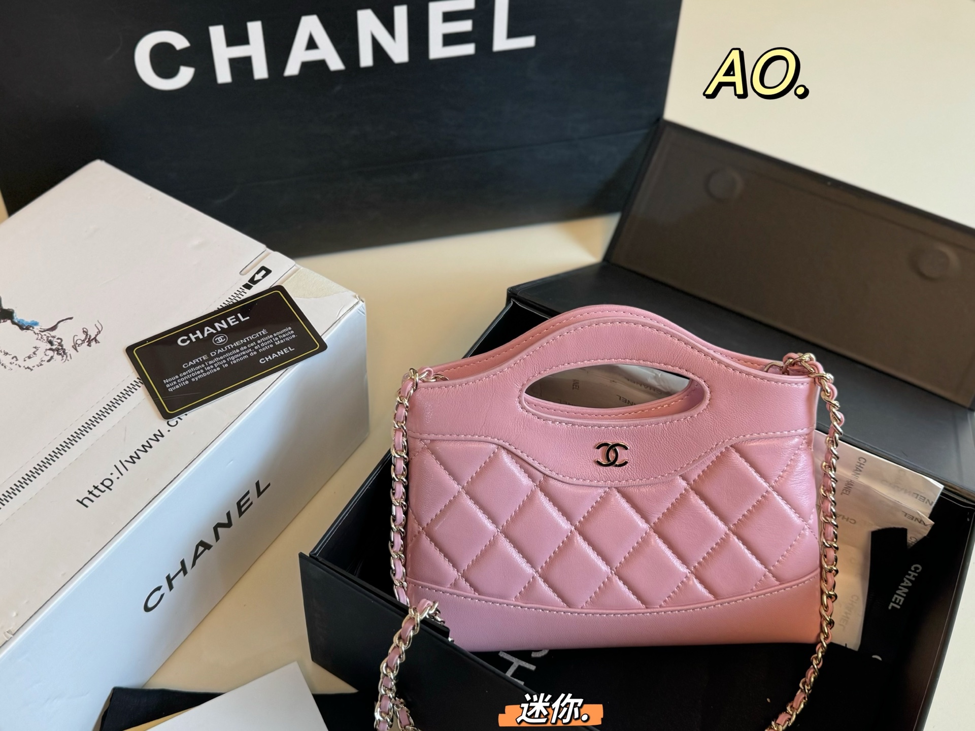 P195 迷你（折叠盒飞机盒）

size：21×17迷你
CHANEL 香奈儿mini31bag手提包💕
复古皮质，结合公文手提包
复古简约大气，上身不挑人！
百搭无限制，高级感满🈵️！