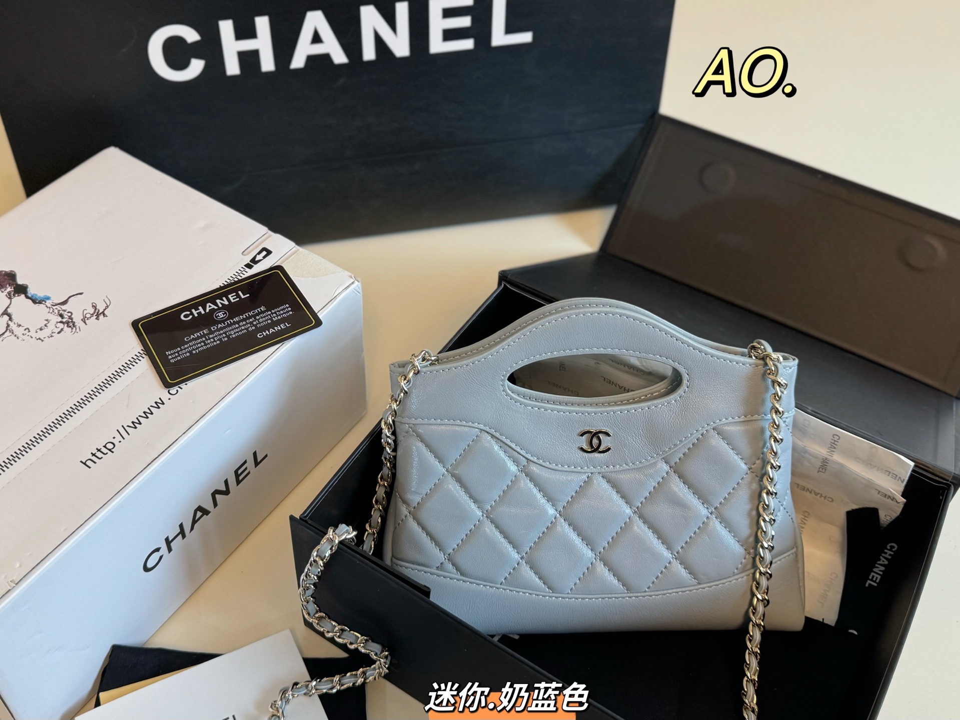 P195 迷你（折叠盒飞机盒）

size：21×17迷你
CHANEL 香奈儿mini31bag手提包💕
复古皮质，结合公文手提包
复古简约大气，上身不挑人！
百搭无限制，高级感满🈵️！