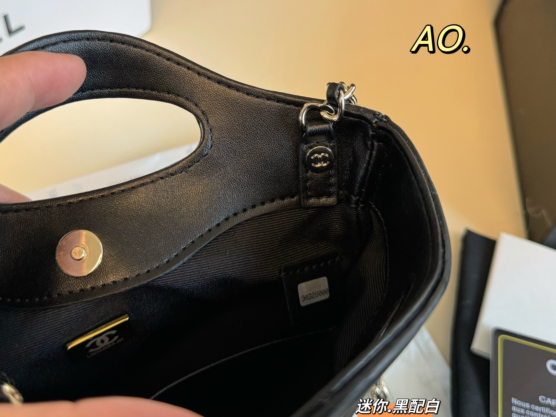 P195 迷你（折叠盒飞机盒）

size：21×17迷你
CHANEL 香奈儿mini31bag手提包💕
复古皮质，结合公文手提包
复古简约大气，上身不挑人！
百搭无限制，高级感满🈵️！