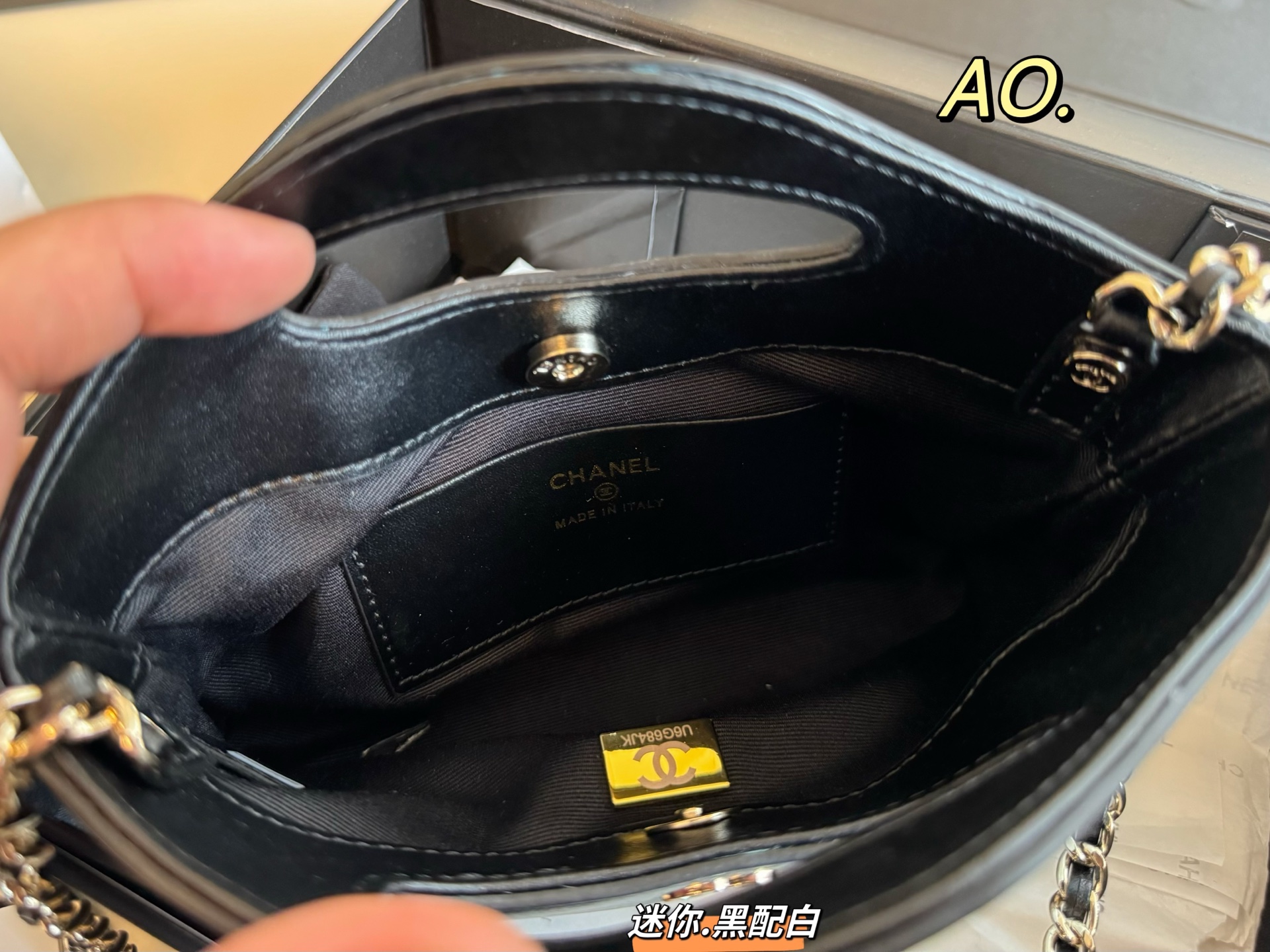 P195 迷你（折叠盒飞机盒）

size：21×17迷你
CHANEL 香奈儿mini31bag手提包💕
复古皮质，结合公文手提包
复古简约大气，上身不挑人！
百搭无限制，高级感满🈵️！