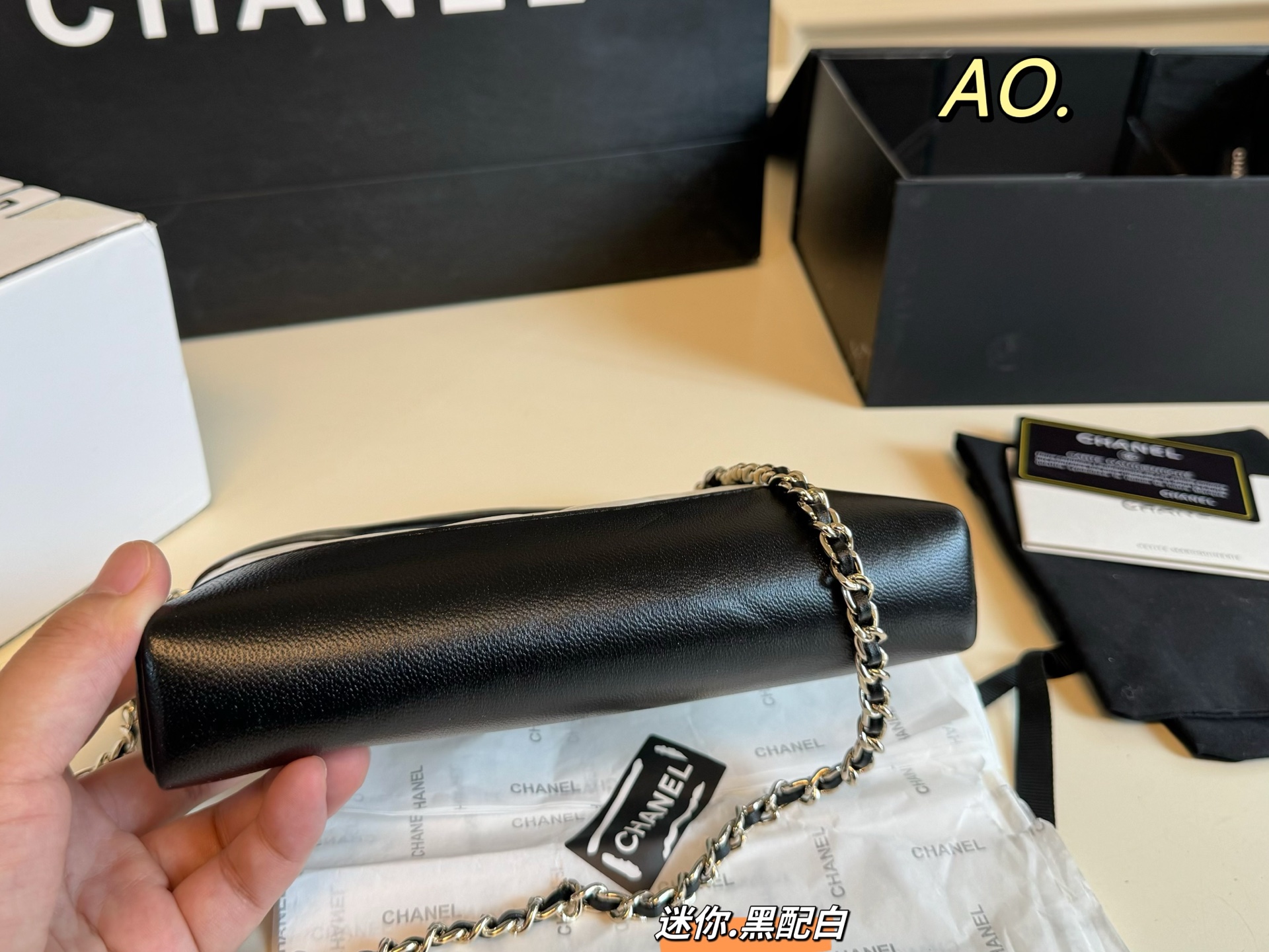 P195 迷你（折叠盒飞机盒）

size：21×17迷你
CHANEL 香奈儿mini31bag手提包💕
复古皮质，结合公文手提包
复古简约大气，上身不挑人！
百搭无限制，高级感满🈵️！