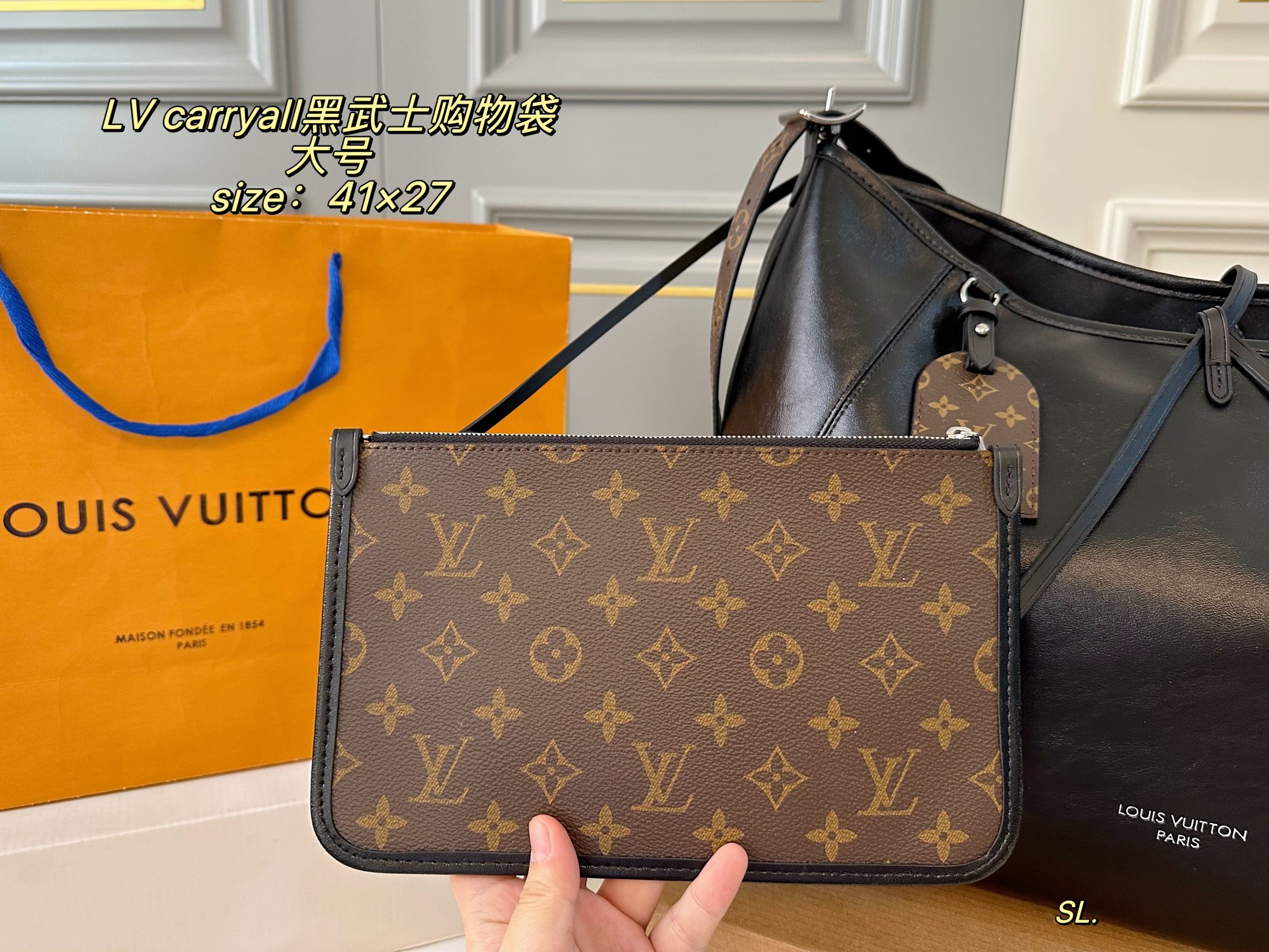 P290大号（折叠盒飞机盒）

size:41×27
LV 路易威登新款carryall黑武士购物袋🛍️
LV新出的全黑色Dark cargo carryall空间超级ok～
皮质超有质感，随性简约
带一点老花，今年的新一代包神