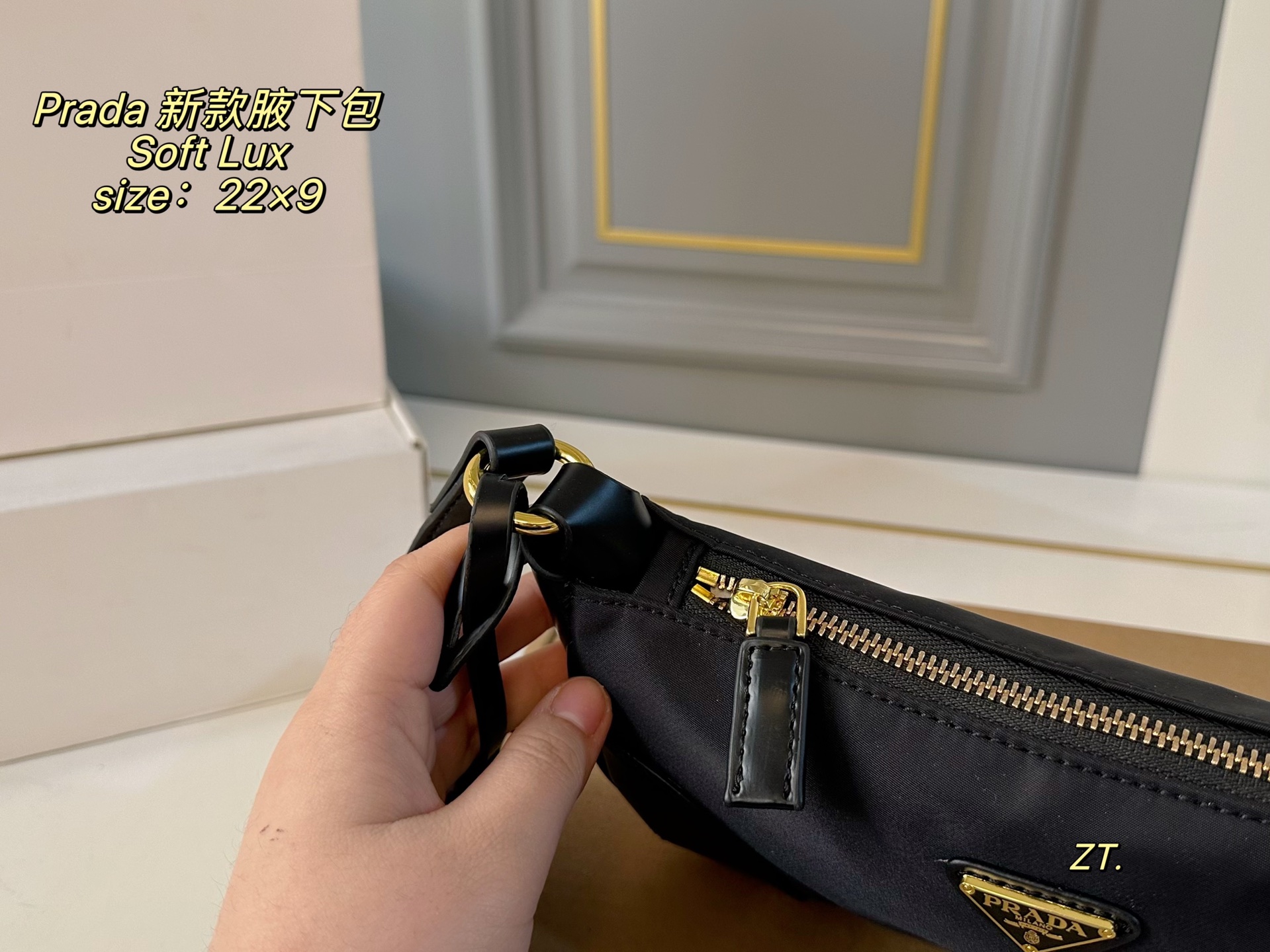 ❤️420包邮/原单代购级别
配盒)
size:22×9
PRADA普拉达新款Soft Lux腋下包❤️
小巧可爱,精致百搭,巨巨好用
散发出复古气息 方便不同场合搭配
可调节肩带 可手提🉑腋下 复古时髦
绝对时尚达人们的必备款‼️