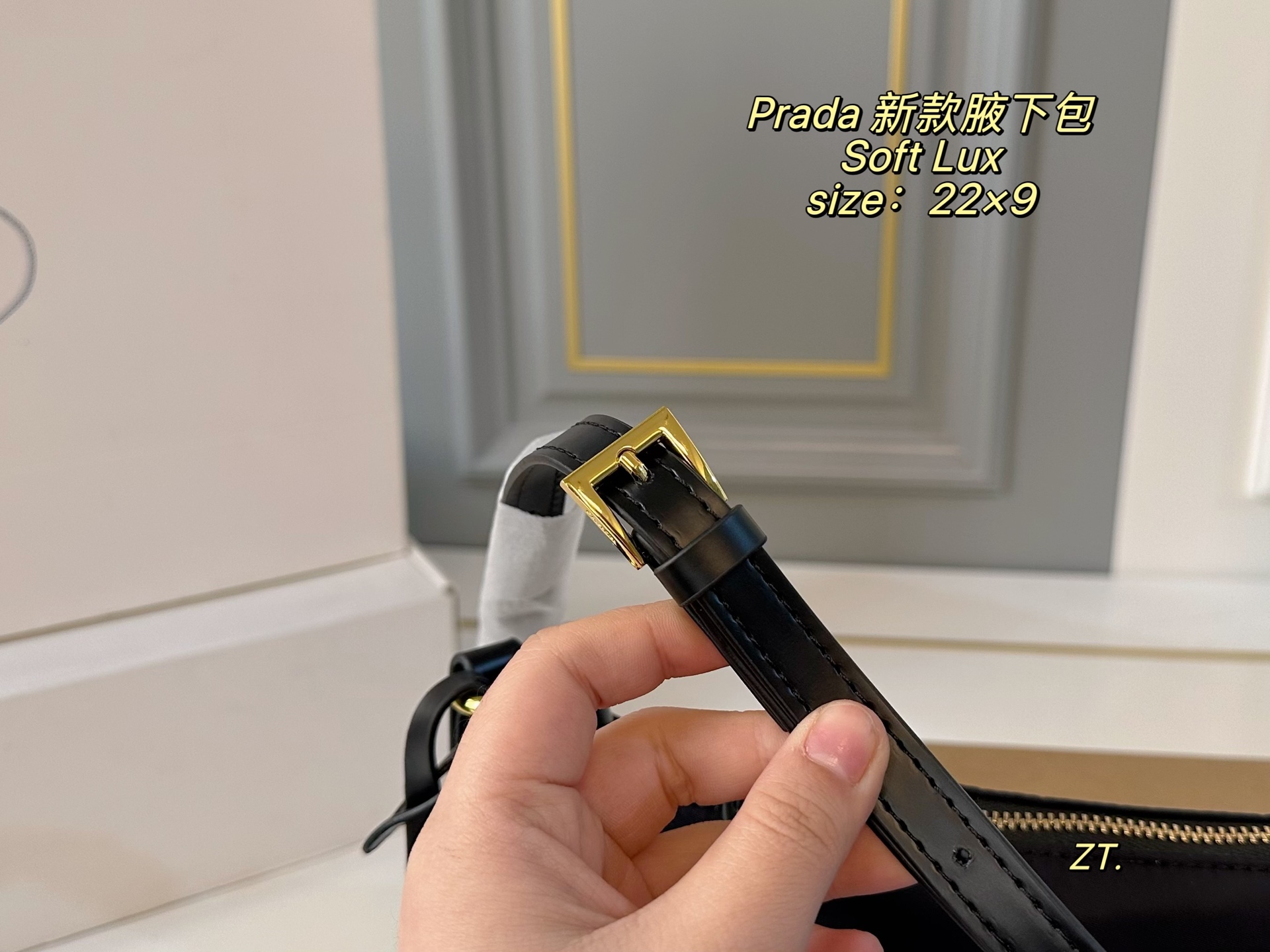 ❤️420包邮/原单代购级别
配盒)
size:22×9
PRADA普拉达新款Soft Lux腋下包❤️
小巧可爱,精致百搭,巨巨好用
散发出复古气息 方便不同场合搭配
可调节肩带 可手提🉑腋下 复古时髦
绝对时尚达人们的必备款‼️