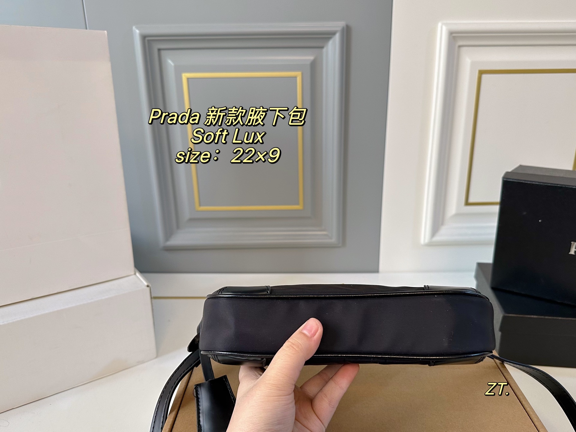 ❤️420包邮/原单代购级别
配盒)
size:22×9
PRADA普拉达新款Soft Lux腋下包❤️
小巧可爱,精致百搭,巨巨好用
散发出复古气息 方便不同场合搭配
可调节肩带 可手提🉑腋下 复古时髦
绝对时尚达人们的必备款‼️