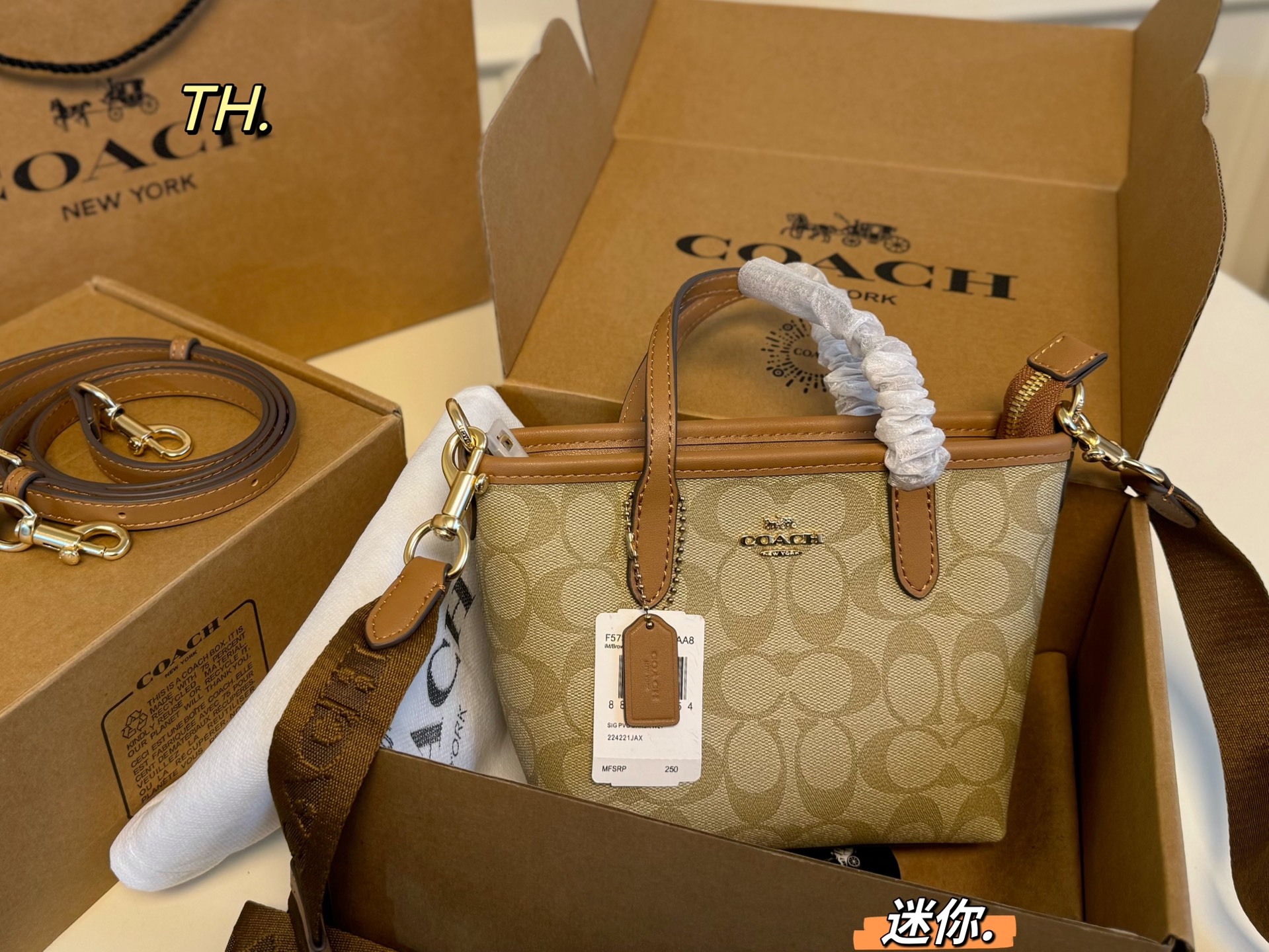 Mini (caja de avión) tamaño: 16×14 COACH Coach nuevo City mini tote ❤️ nueva edición de septiembre, la serie City es de…