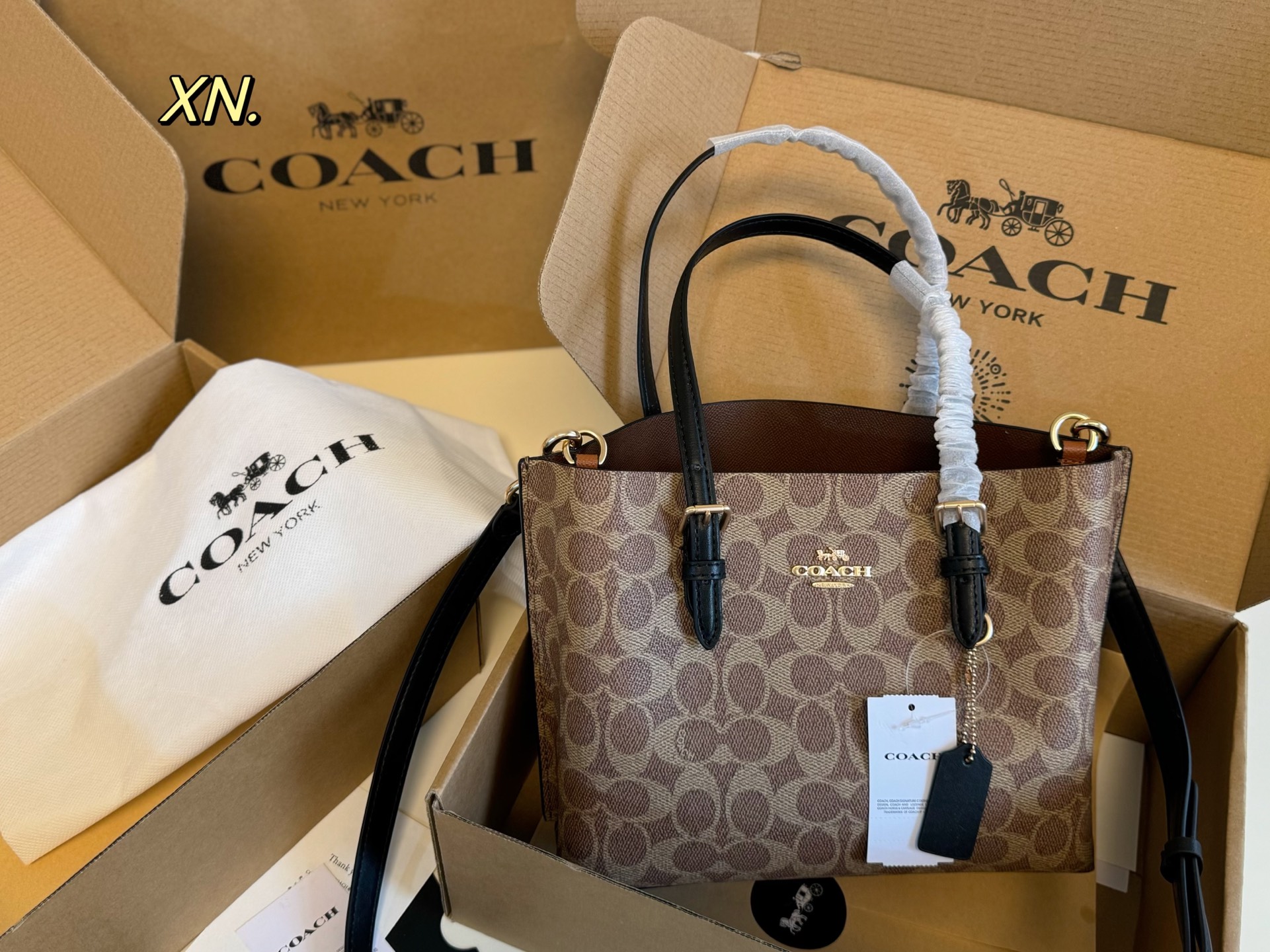 (Caja de avión) tamaño: 24×19 COACH 蔻驰 Mollie bolso tote de colores💕 El bolso es ligero y muy práctico. Con gran volum…
