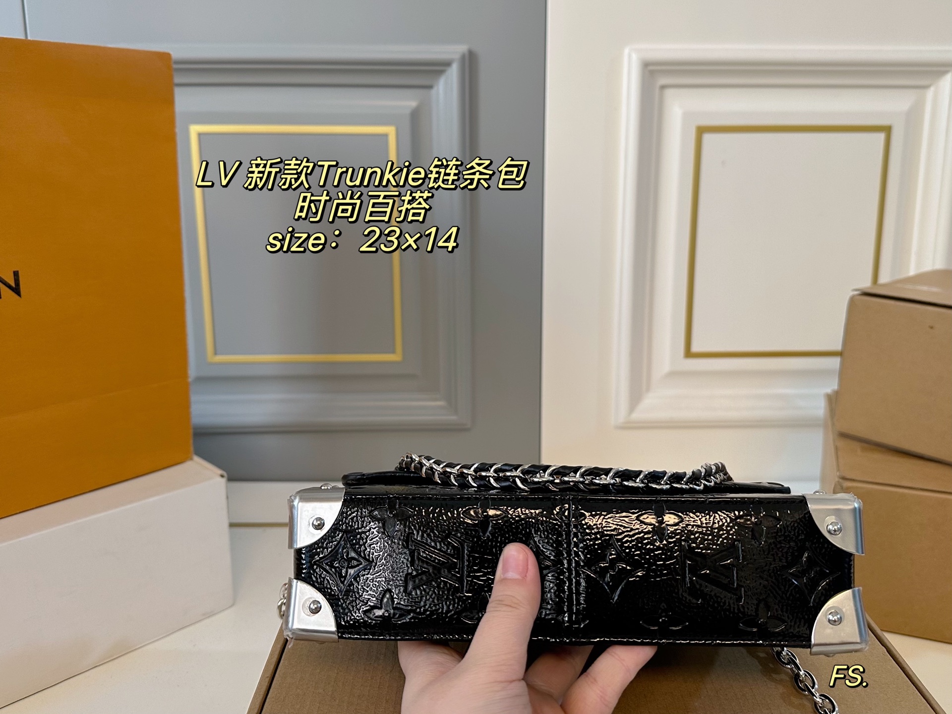 P225（折叠盒飞机盒）

size：23&times;14
LV路易威新款登新款Trunkkie链条包💕
摩登复古，时髦感拉满，很有设计的一款
硬金属边角➕铆钉设计，细节感拉满
百搭耐看，🉑️以拎着出席任何场景👌