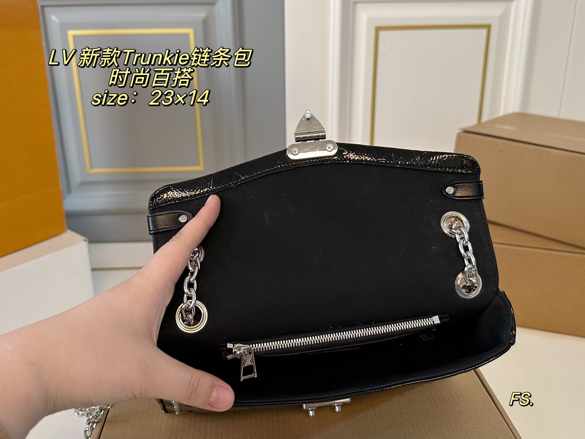 P225（折叠盒飞机盒）

size：23&times;14
LV路易威新款登新款Trunkkie链条包💕
摩登复古，时髦感拉满，很有设计的一款
硬金属边角➕铆钉设计，细节感拉满
百搭耐看，🉑️以拎着出席任何场景👌