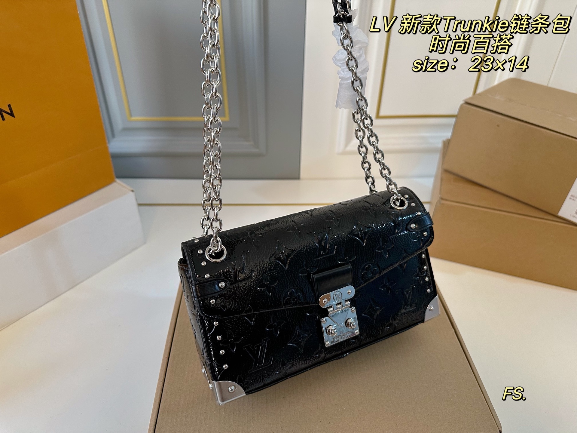 P225（折叠盒飞机盒）

size：23&times;14
LV路易威新款登新款Trunkkie链条包💕
摩登复古，时髦感拉满，很有设计的一款
硬金属边角➕铆钉设计，细节感拉满
百搭耐看，🉑️以拎着出席任何场景👌