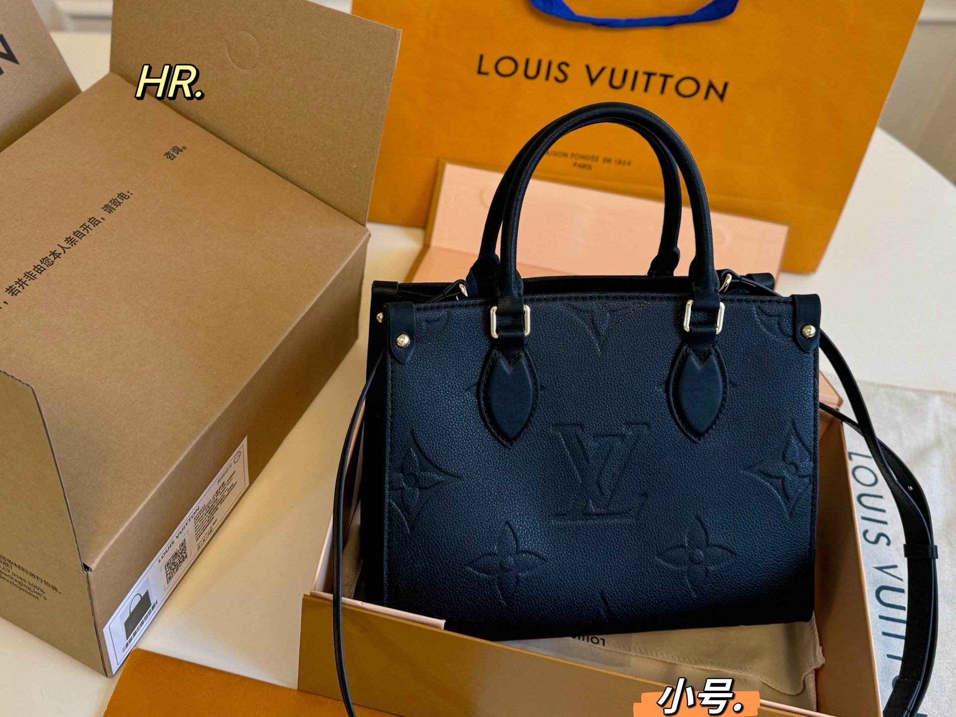 P293 Small Size Folding Box Airplane Box | | Size: 25×19 | Lv Louis Vuitton’s New Embossed Onthego Jungle Tote Bag | The Overall Bag Shape Is Stiff, And The Material Is Tough But Not Soft‼ ️ | Equipped With Long And Short Shoulder Straps, 🉑Hand-held🉑under The Arm | Reduce Age While Adding A Bit Of Playfulness