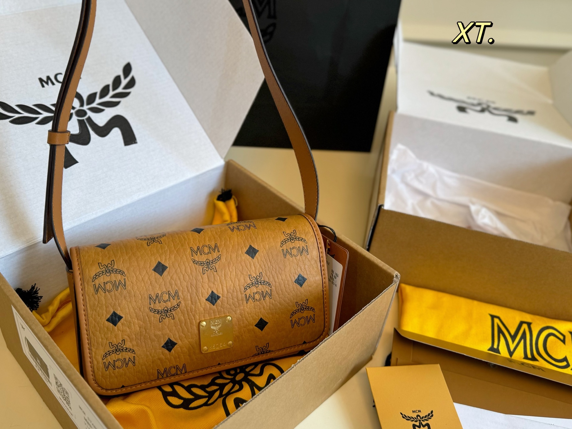 P155 (caja de avión) tamaño: 20×12 MCM bolso sobre bandolera 💕, no pesa al llevarlo cruzado, ¡y se ve muy elegante! No…