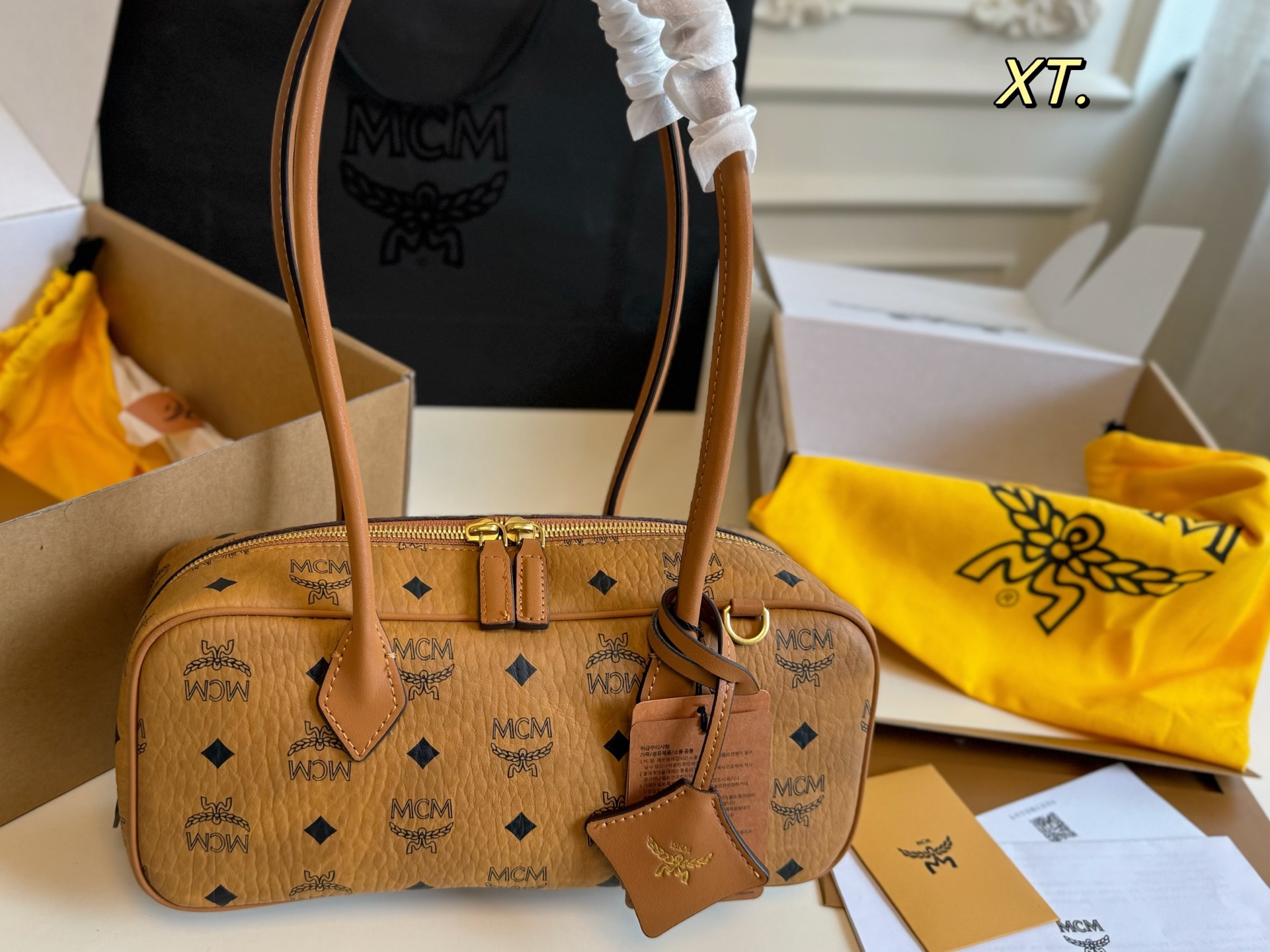 P165 (caja de avión) tamaño: 28×12 MCM nuevo bolso de bolos, bolso salchicha 💕, retro y versátil, ¡se ve gen…