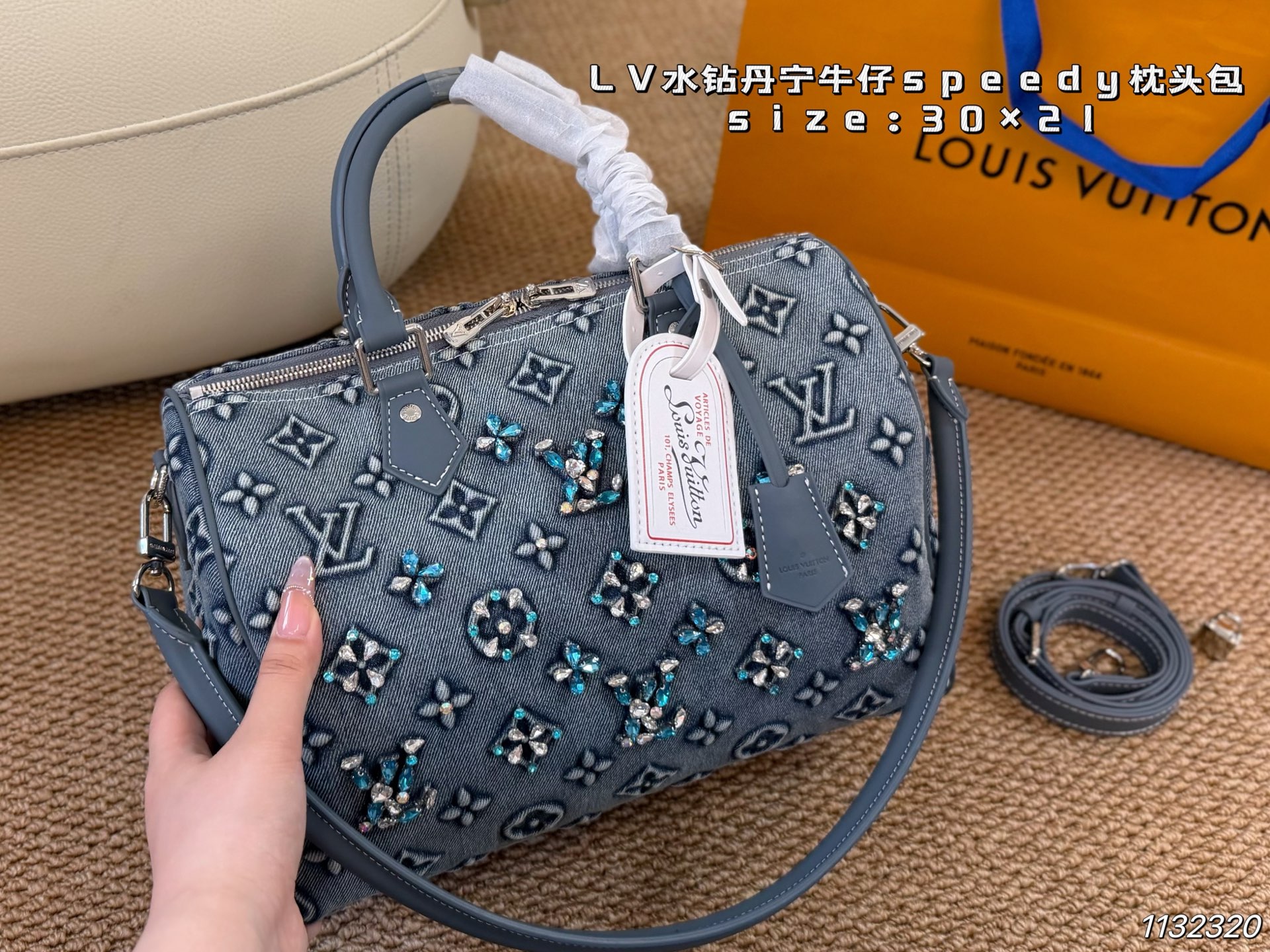P368 30cm Folding Box Airplane Box | | Size: 30×21 | Lv Louis Vuitton Rhinestone Denim Denim Speedy Pillow Bag | Classic Reappearance, Lightweight And Fashionable | Comes With Shoulder Strap, Portable And Detachable | Denim Fabric, Fashionable And Versatile, Super Practical