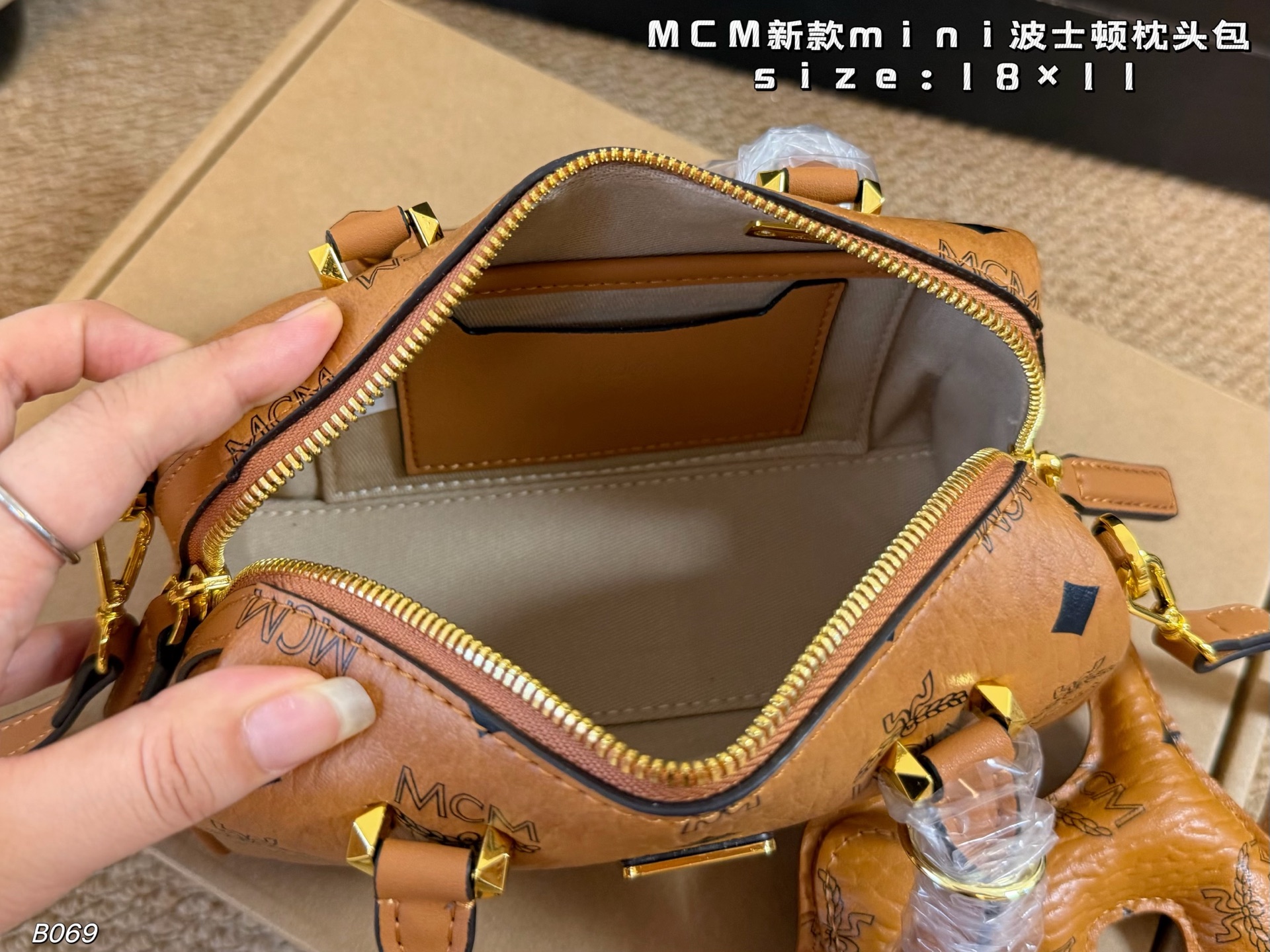 MCM taske Airplane box Pendant) — photo 9