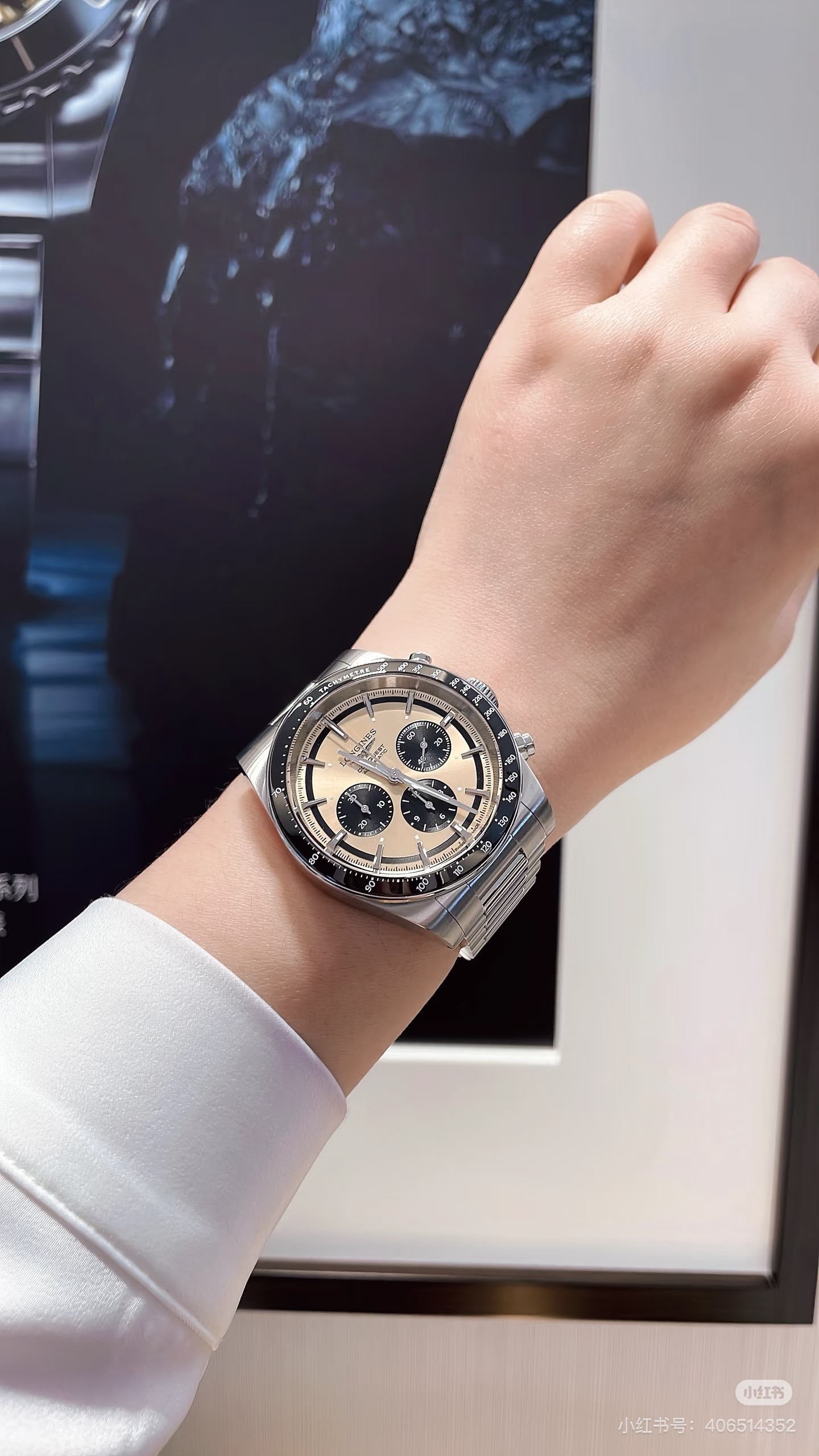 NO:340202,It is super handsome, and it comes with real objects~ Longines Comcas series is the essence of Longines' sports elegance. This exquisite material cleverly integrates lasting charm and innovative technology, reflecting the integration of powerful functions and elegant temperament, which can meet the needs of sports people and coincide with the contemporary outdoor sports lifestyle.19860909超帅的它来了实物～ 浪琴表康卡斯系列是浪琴表运动优雅的精粹体现. 这种精美材质将恒久魅力与创新技术巧妙融于一体,体现了强大功能与优雅气质的融合,更可满足运动人士的需求,与当代户外运动生活方式不谋而合,,longines,Watch