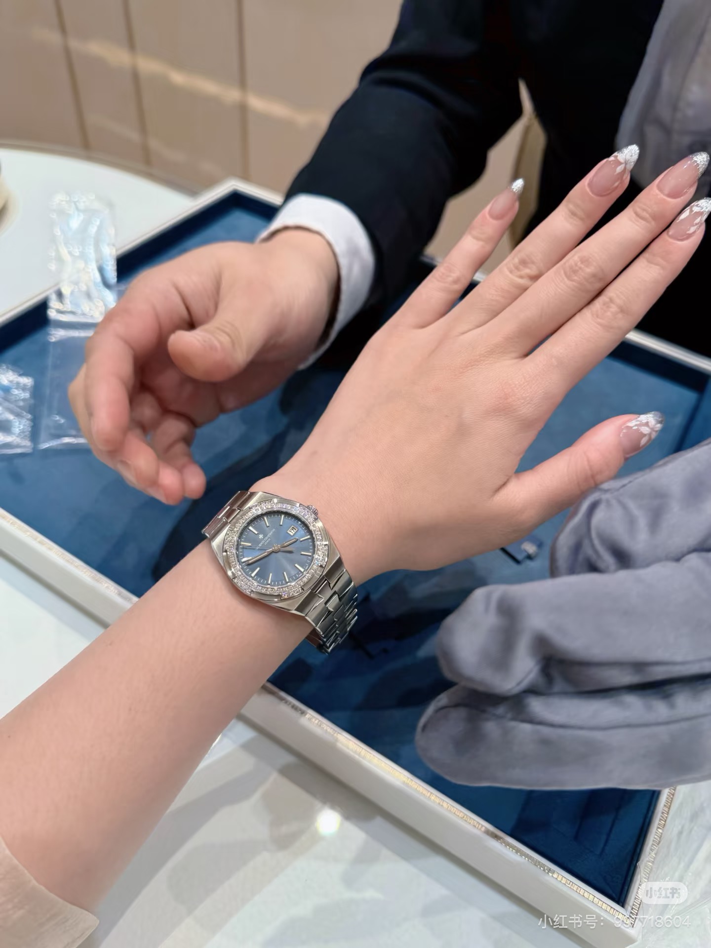 NO:662804,Aperture. Rose diamond 40 VACHERON CONSTANTIN Vacheron Constantin series quartz Japanese movement, simple three-hand design, sunburst satin brushing process, with sapphire mirror anti-scratch, deep and elegant, diameter 33cm.,,vacheron19860909光圈.玫钻40 VACHERON CONSTANTIN江诗丹顿纵横四海系列石英日本机芯,简约大三针设计,旭日纹缎拉丝工艺处理,搭配蓝宝石镜面防刮花,深邃优雅大方,直径33cm.,,vacheron,Watch