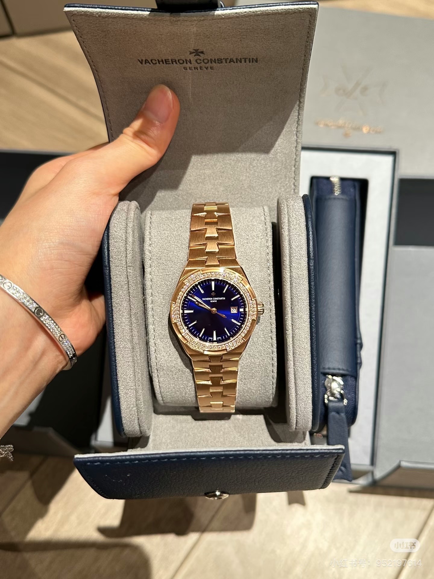 NO:819841,Aperture. Rose Diamond 40 VACHERON CONSTANTIN Vacheron Constantin Across the World series original imported quartz movement, simple three-hand design, sunburst satin brushing process, deep and elegant, diameter 33cm.,,vacheron19860909光圈.玫钻40 VACHERON CONSTANTIN江诗丹顿纵横四海系列原装进口石英机芯,简约大三针设计,旭日纹缎拉丝工艺处理,深邃优雅大方,直径33cm.,,vacheron,Watch