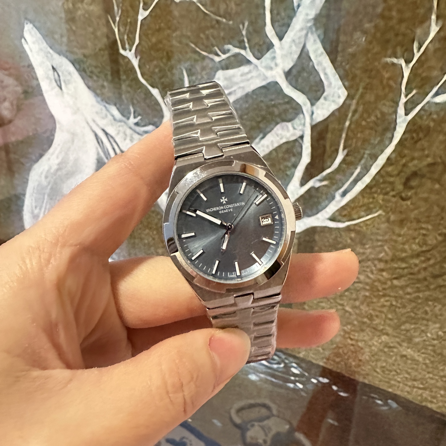 💰光500/520🔰
VACHERON CONSTANTIN江诗丹顿纵横四海系列：原装进口石英机芯，简约大三针设计，旭日纹缎拉丝工艺处理，搭配蓝宝石镜面防刮花，深邃优雅大方，直径33cm。