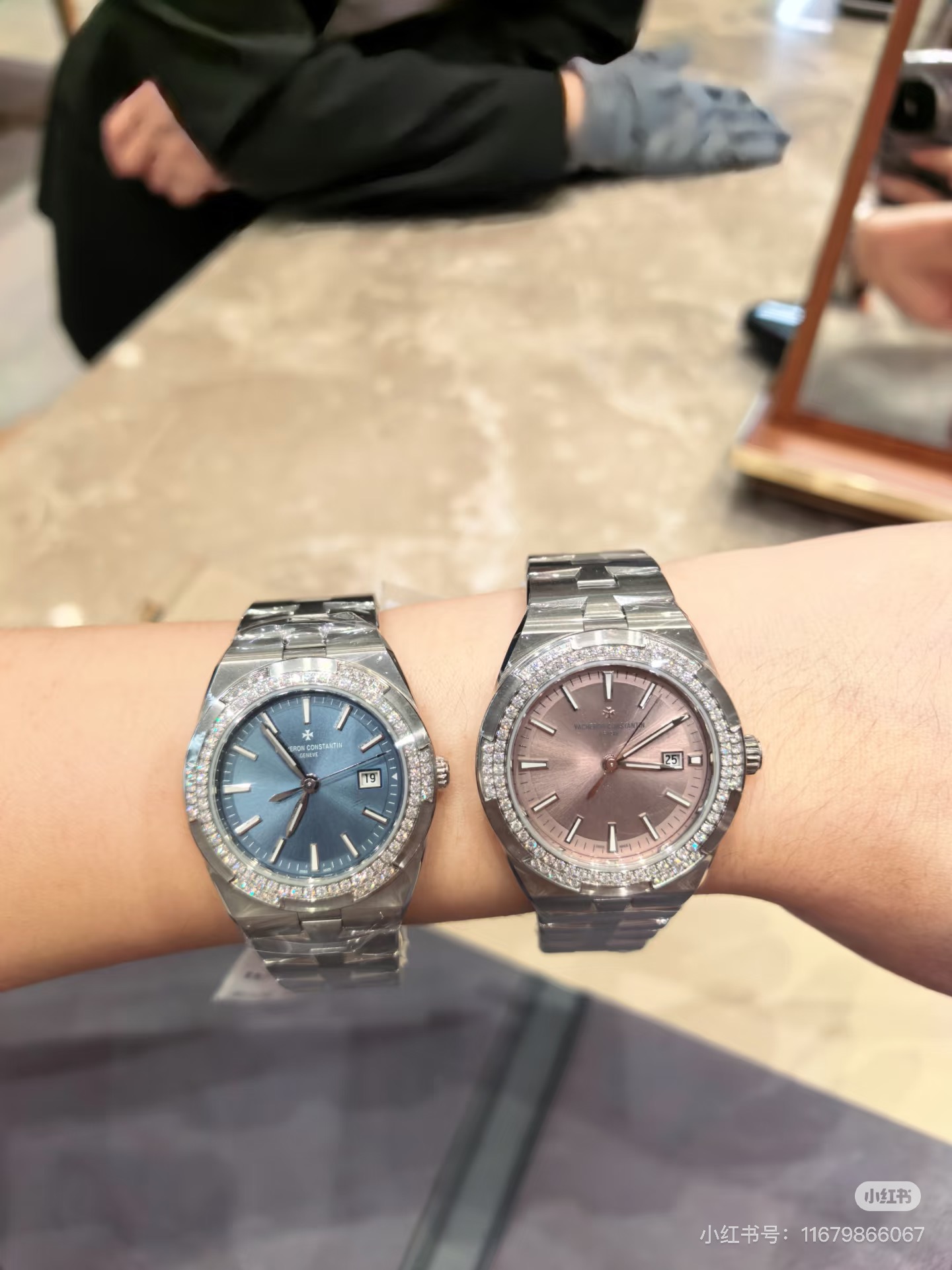 NO:819847,Aperture. Rose Diamond 40 VACHERON CONSTANTIN Vacheron Constantin Overseas Series original imported quartz movement, simple three-hand design, sunburst satin brushing process, with sapphire mirror anti-scratch, deep and elegant, diameter 33cm.,,vacheron19860909光圈.玫钻40 VACHERON CONSTANTIN江诗丹顿纵横四海系列原装进口石英机芯,简约大三针设计,旭日纹缎拉丝工艺处理,搭配蓝宝石镜面防刮花,深邃优雅大方,直径33cm.,,vacheron,Watch