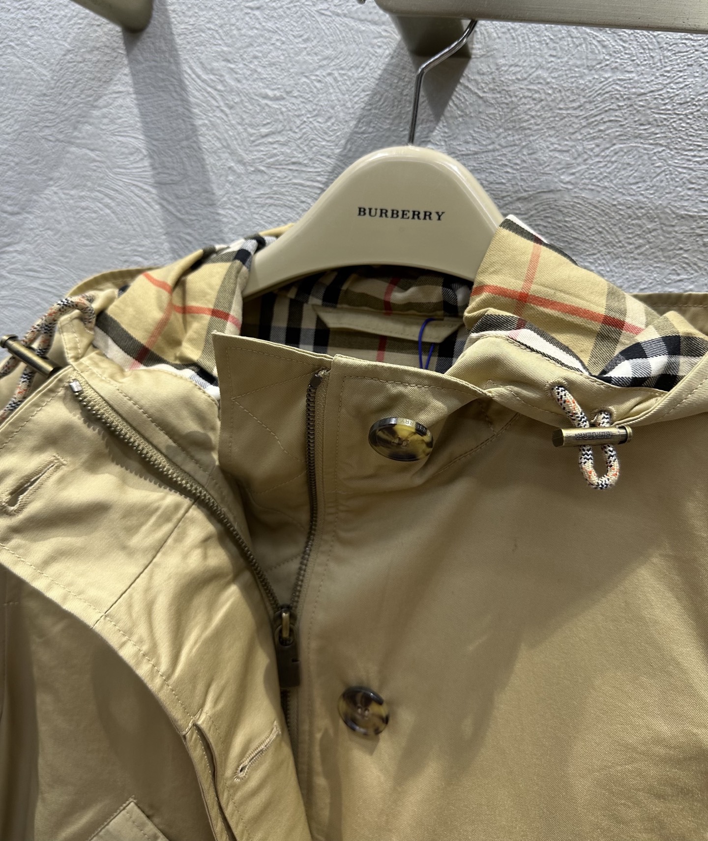 Burberry Women's Vintage Cropped Hooded Trench Coat - Classic Style 5 i1758080727255 5168 0 3
