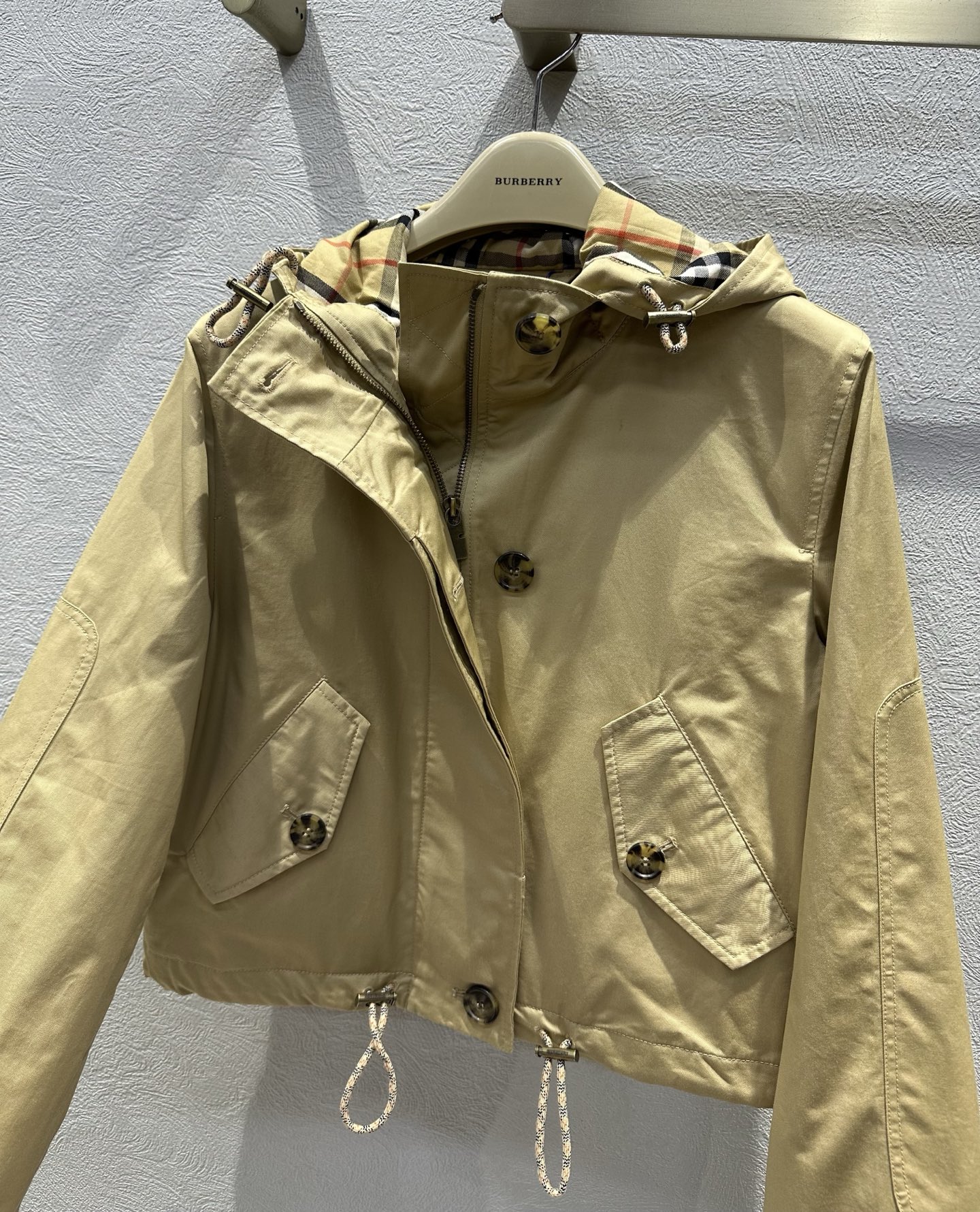 Burberry Women's Vintage Cropped Hooded Trench Coat - Classic Style 4 i1758080727331 135 0 2