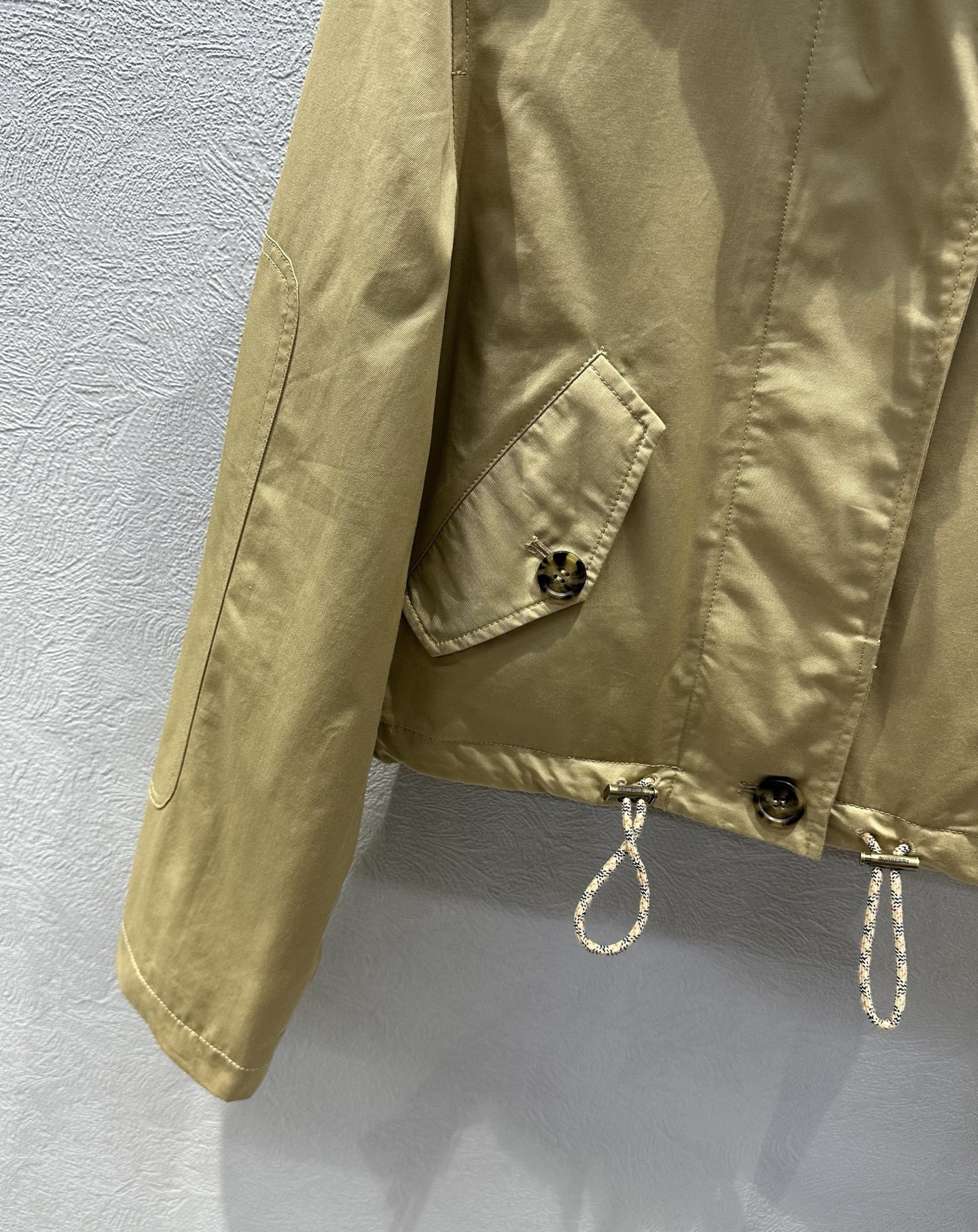 Burberry Women's Vintage Cropped Hooded Trench Coat - Classic Style 8 i1758080727391 429 0 6