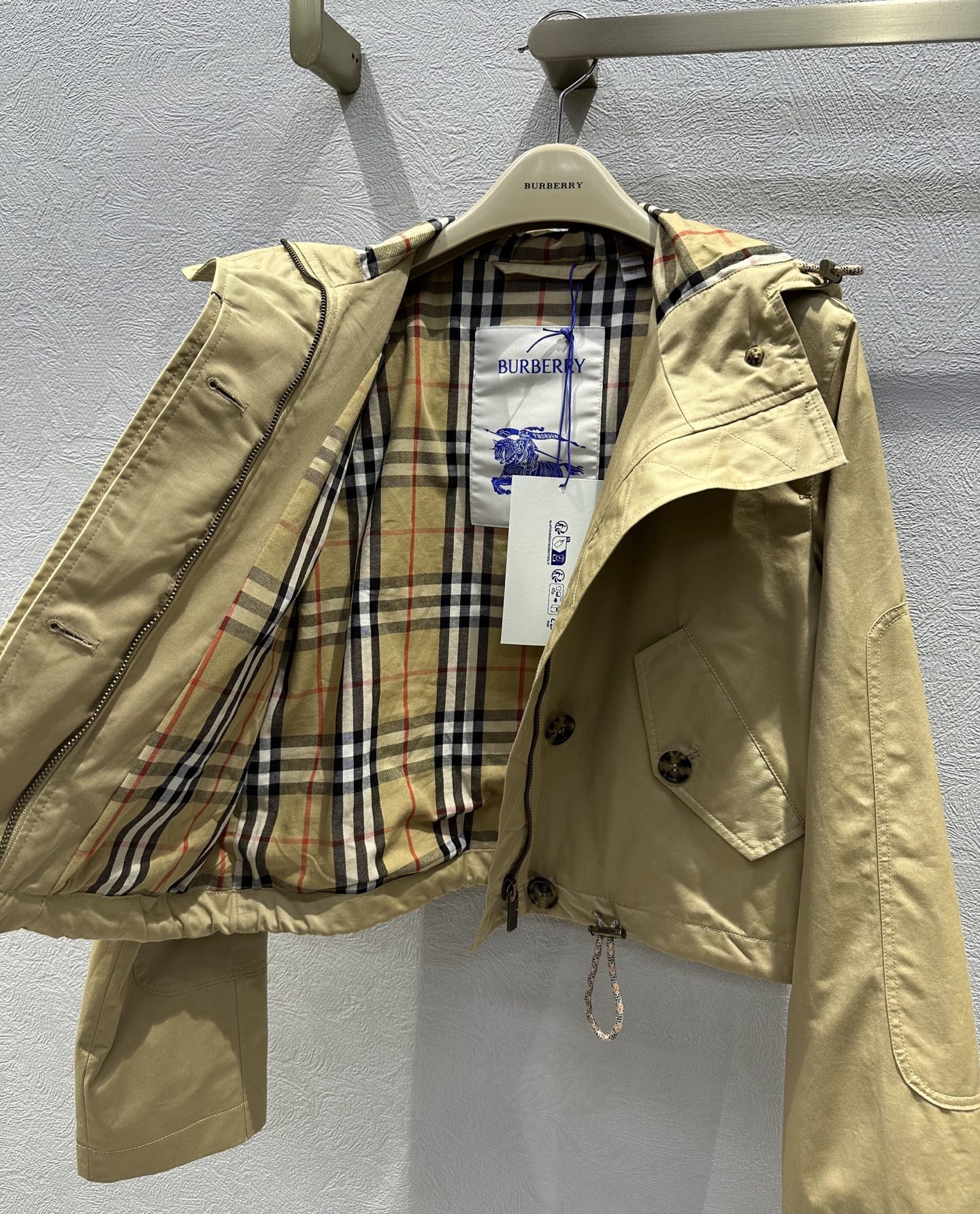 Burberry Women's Vintage Cropped Hooded Trench Coat - Classic Style 6 i1758080728707 5623 0 4