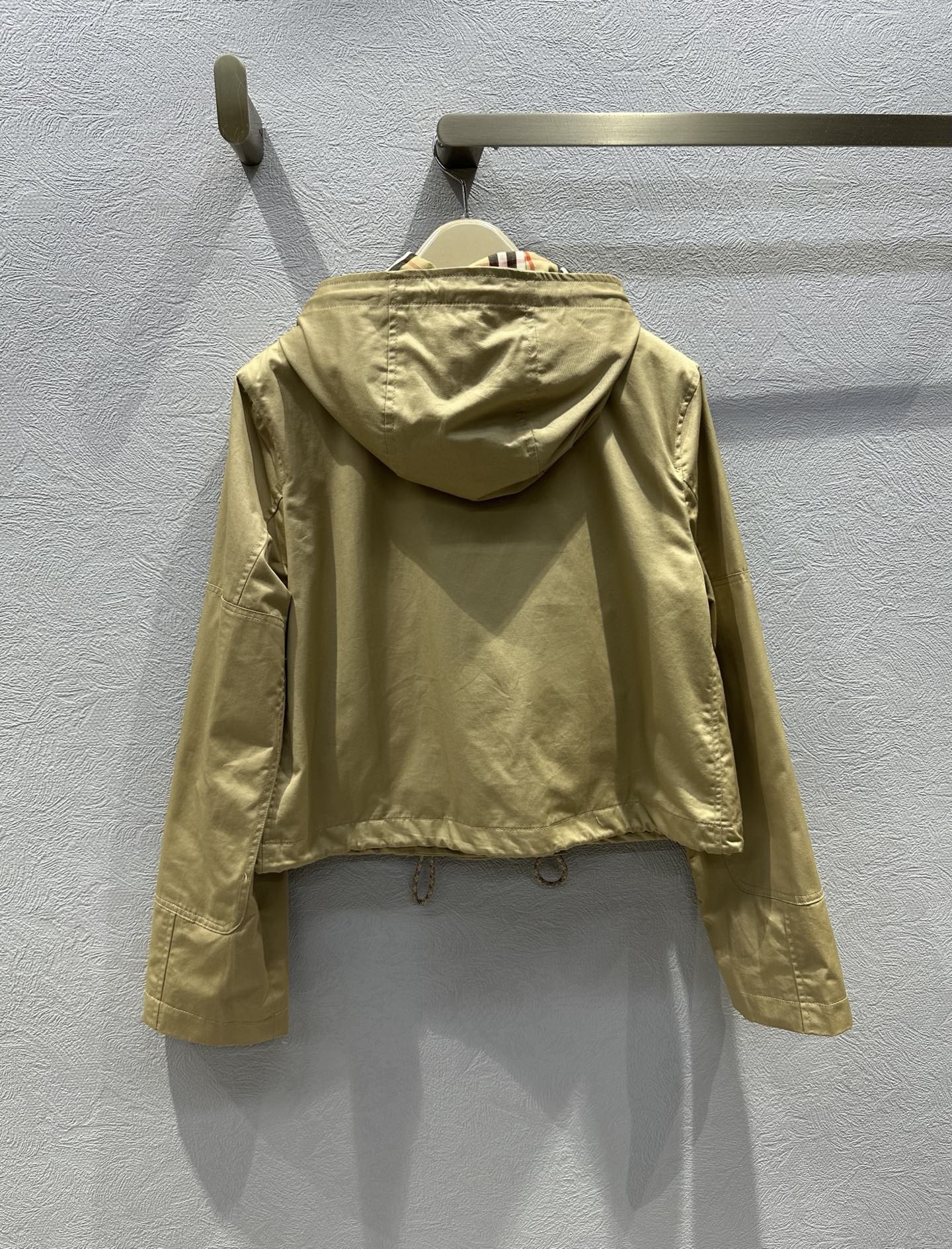 Burberry Women's Vintage Cropped Hooded Trench Coat - Classic Style 9 i1758080728716 5617 0 7