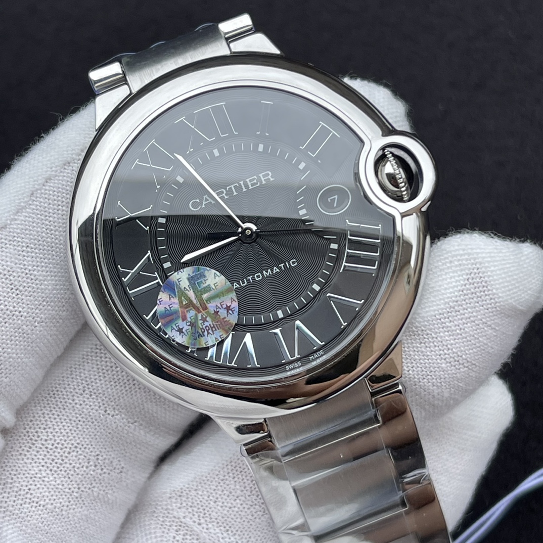 JAF最强神作!2023年卡地亚最新版本42mm蓝汽球男表!火爆来袭!
2023新表!!特别不同于以前的版本!
整体更加精致正装!表盘微微淡黄双重色调,罗马刻度黑色油印更立体丰满,麦头所有英文字体改正新版,更清晰立体,而中间菊花纹路放射清晰,更加呈现立体视觉享受!钢带款新表扣己改款,变薄变小更精致!表带钢粒整体也微薄区别于之前版本!AF都做得很好!
AF全面改版升级!力求完美演绎如下:
1.壳套方面:瑞士品级精工打磨!原装蓝色尖晶石表冠!表壳型状弧度,月牙位型态质感无敌! 完美蓝宝石鱼眼水泡水晶镜面加月牙🌙开口!多套组合壳套严谨精致细密!3度强势防水!精品表带打磨拉纱手感爆棚!表壳后盖logo,采用德国CNC雕刻复原,双胞胎效果!8颗正品级螺丝! 以上各配件!均可与原装正品手表互换!无差异!
2.表盘内部:正品代工厂级别的字面!超难的最强复刻!顶尖纯正烧钢蓝指针!日历条的银灰色调字体粗细一致!秒杀市场所有版本!AF的变态复刻要求!力追最强!
3.机芯方面:采用Top级海殴2824机芯!装表师父的超精细装配后,机芯很稳定,走时精准,极少极少返修!值得拥有!
4.一表一号一吊牌,三码合一!扫码数据跟足正品!专柜不再使用红色保修卡之类的配套!而采用大张发票的方式!我们没有做发票复制!也不做市场那些显假的包装! 这AF的表包装上与正品一致!超强仿伪!欢迎品鉴!
5.最强最优性价比! 三种版本! 钢带! 鳄鱼皮! 意大利牛皮! 物超所值!买到就是赚到!
AF,只跟正品做比对!我们能提供给你原装正品手表和我们的复刻品!欢迎来品鉴!