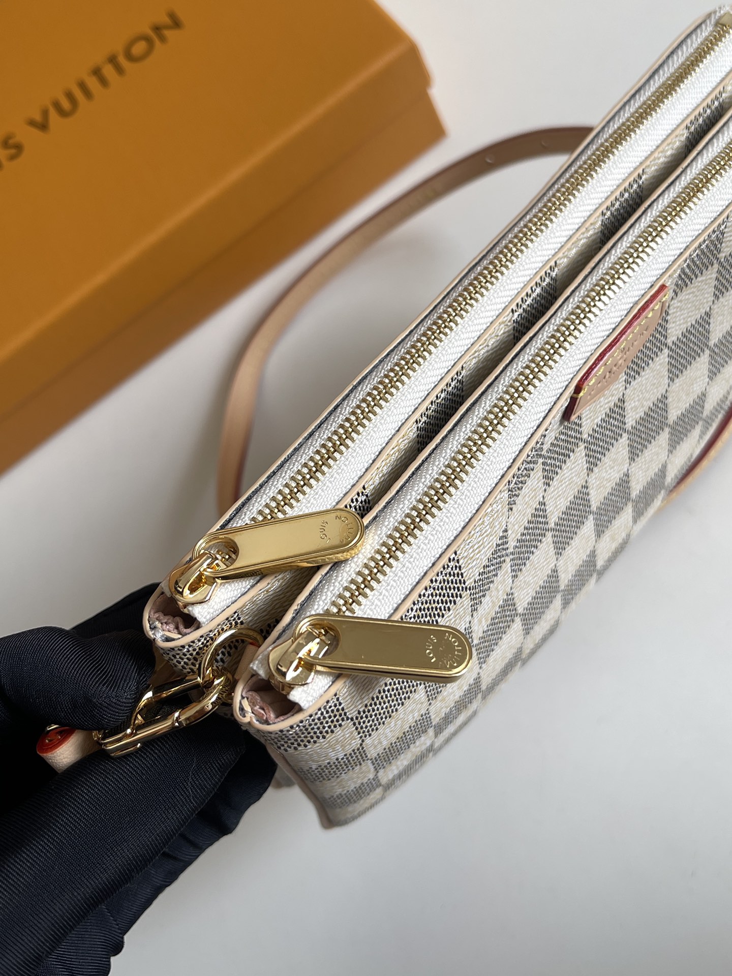 Louis Vuitton 白格本款 Double Zip