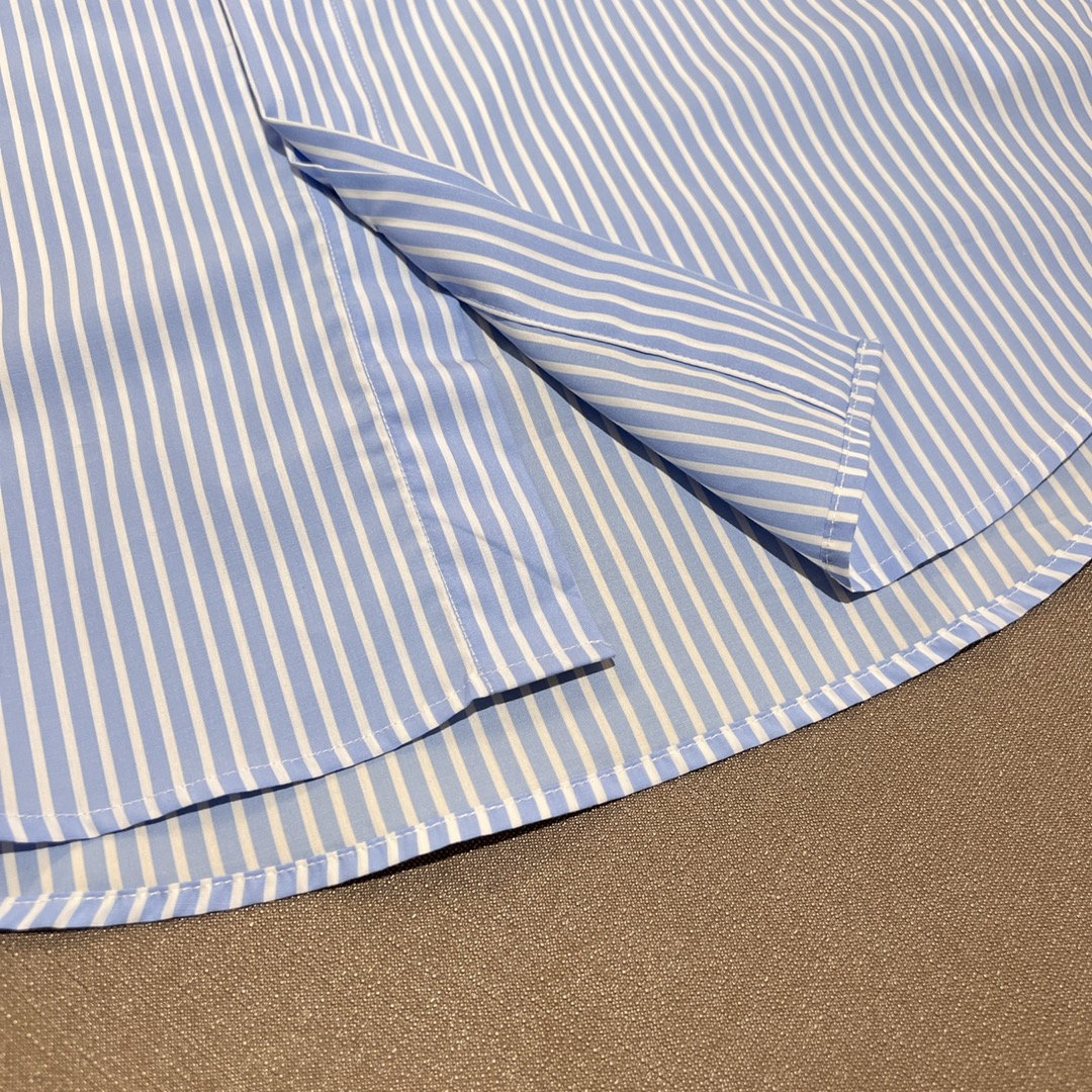 新款 AMI官网在售，专柜同款！经典条纹刺绣衬衫怎么穿都好看，衣很讲究品质，经典的款式每年都是爆款客供格