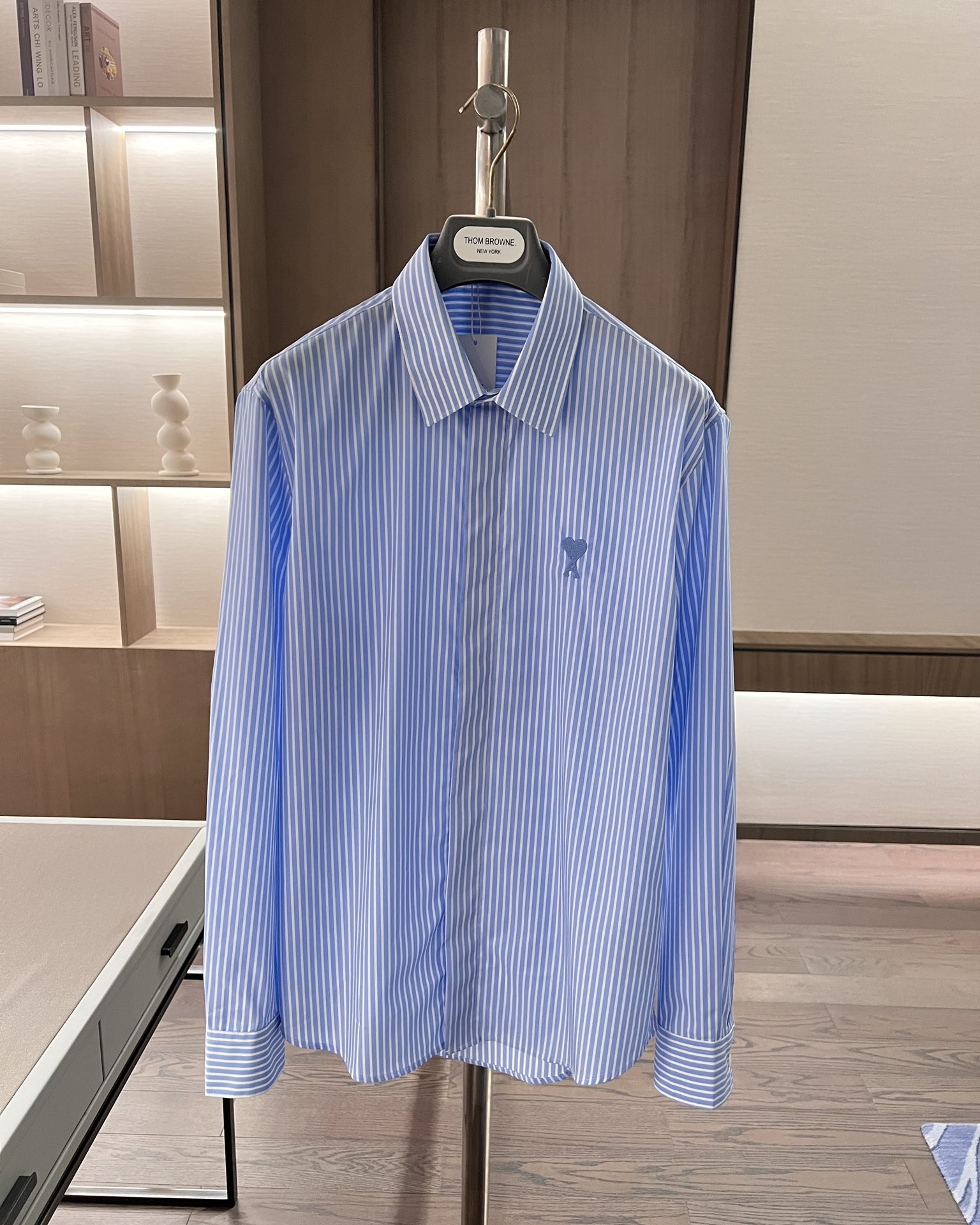 新款 AMI官网在售，专柜同款！经典条纹刺绣衬衫怎么穿都好看，衣很讲究品质，经典的款式每年都是爆款客供格