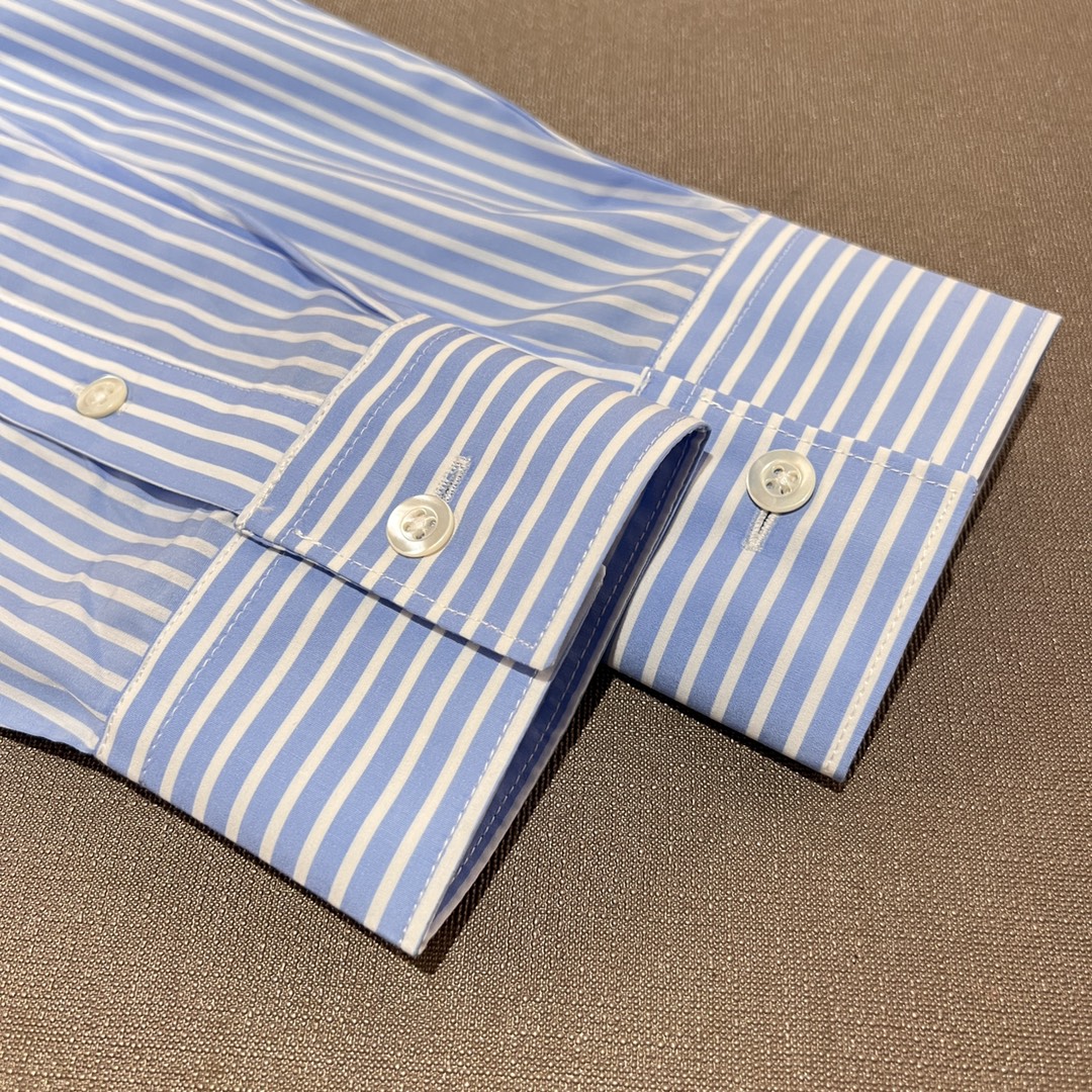 新款 AMI官网在售，专柜同款！经典条纹刺绣衬衫怎么穿都好看，衣很讲究品质，经典的款式每年都是爆款客供格