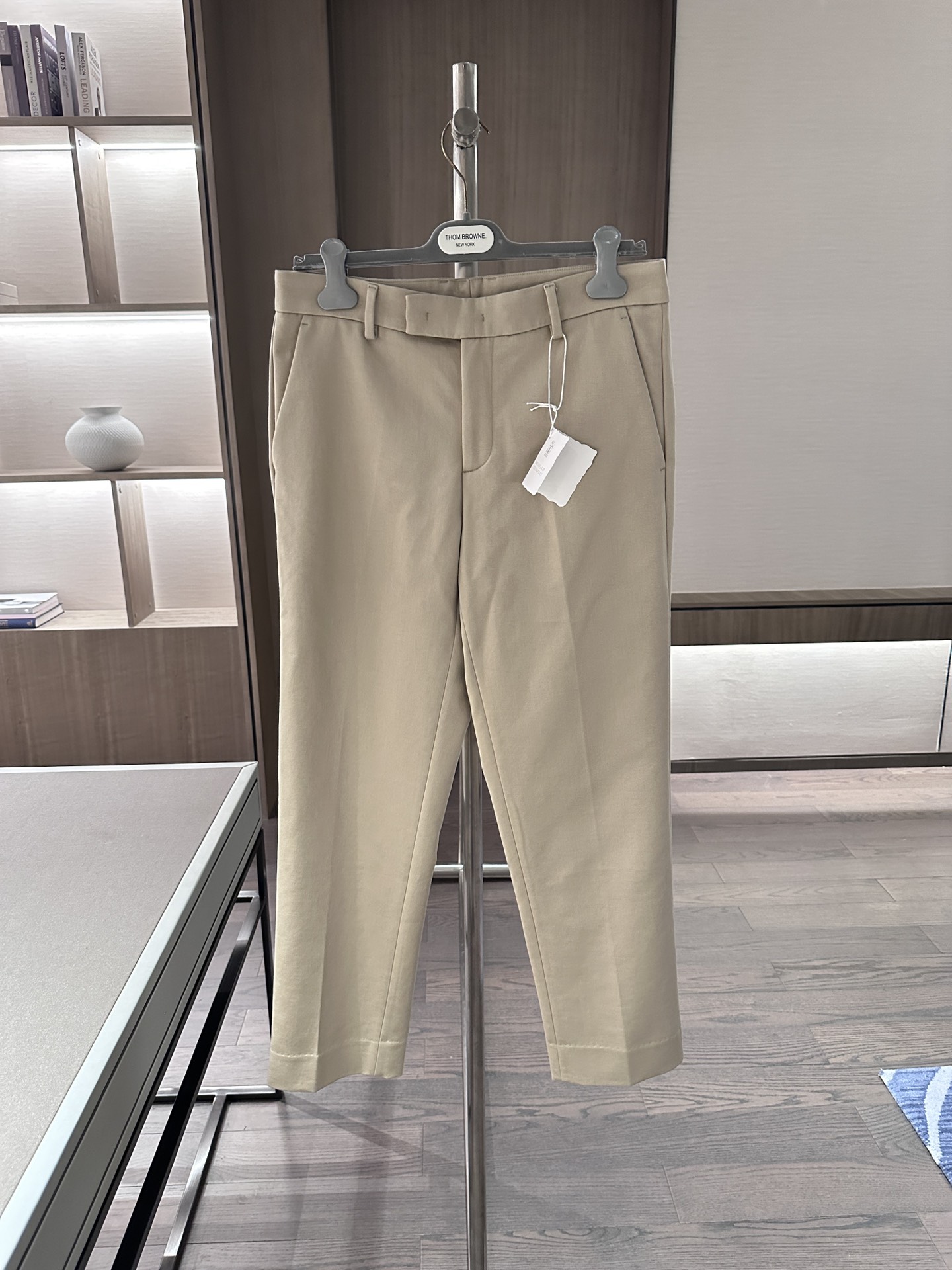NO:518794,Double the temperament!  BC pure business style trousers... Imported fabric casual trousers, clean and comfortable trousers, absolutely sufficient tone. The quality is first-class!  Size 29-38 None 37.,alexander wang19860909气质翻倍！BC纯正商务风格的西裤...进口面料休闲西裤,裤身干净舒适 腔调绝对足.品质一级棒！ 尺码29-38无37 .,,alexander wang,Men's clothing
