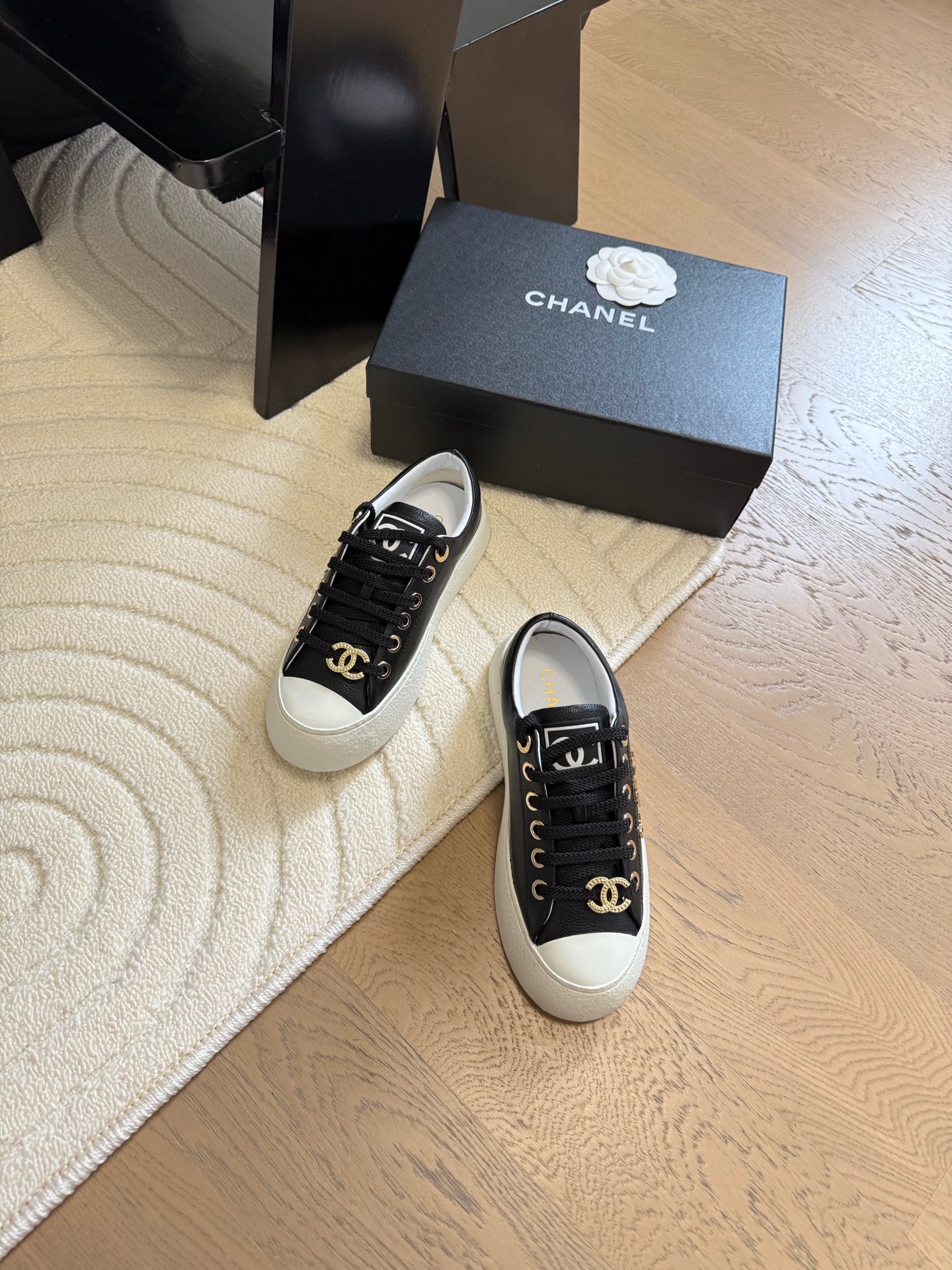 NO:174551,Chanel 25C new big-headed biscuit shoes, original development top version, authentic upper, consistent inner sheepskin, TPU outsole, non-ordinary version, rubber outsole Size: 35-39 Other sizes customized, casual shoes/sports shoes, chanel, sneakers, sheepskin19860909Chanel 25C新款大头饼干鞋 原版开发顶级版本 鞋面正品一致 内里羊皮 TPU大底 非普通版本橡胶大底 Size:35-39 其他码数定做,休闲鞋/运动鞋,chanel,sneakers,sheepskin,Women's Shoes