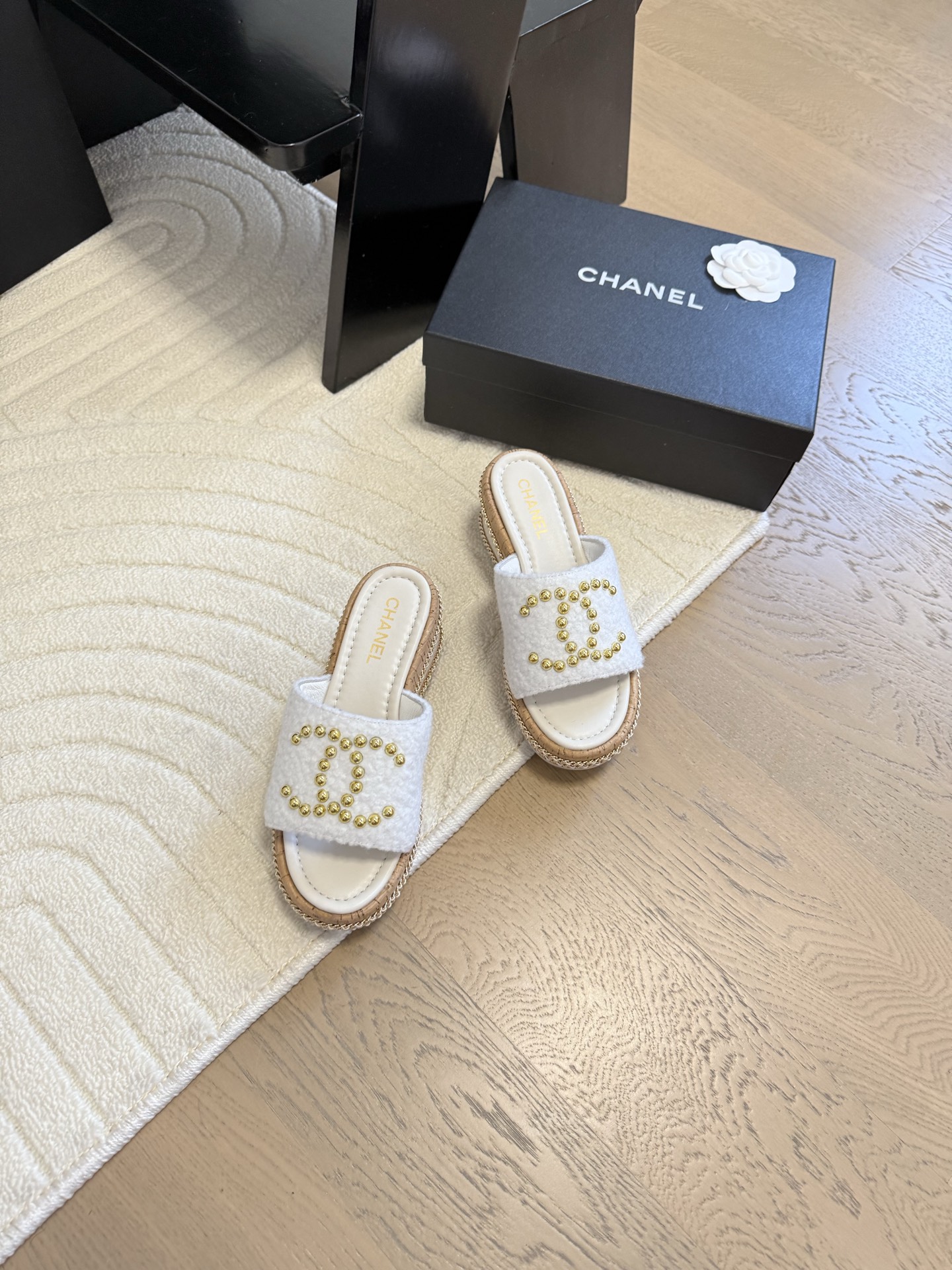 NO:174568,Chanel 25C double C chain slippers New woven fabric woven upper inner sheepskin original outsole Size:35-39 Other sizes customized, slippers, chanel, slippers, sheepskin19860909Chanel 25C双C链条拖鞋 新编织面料 编织鞋面 内里羊皮 原版大底 Size:35-39 其他码数定做,拖鞋,chanel,slippers,sheepskin,Women's Shoes