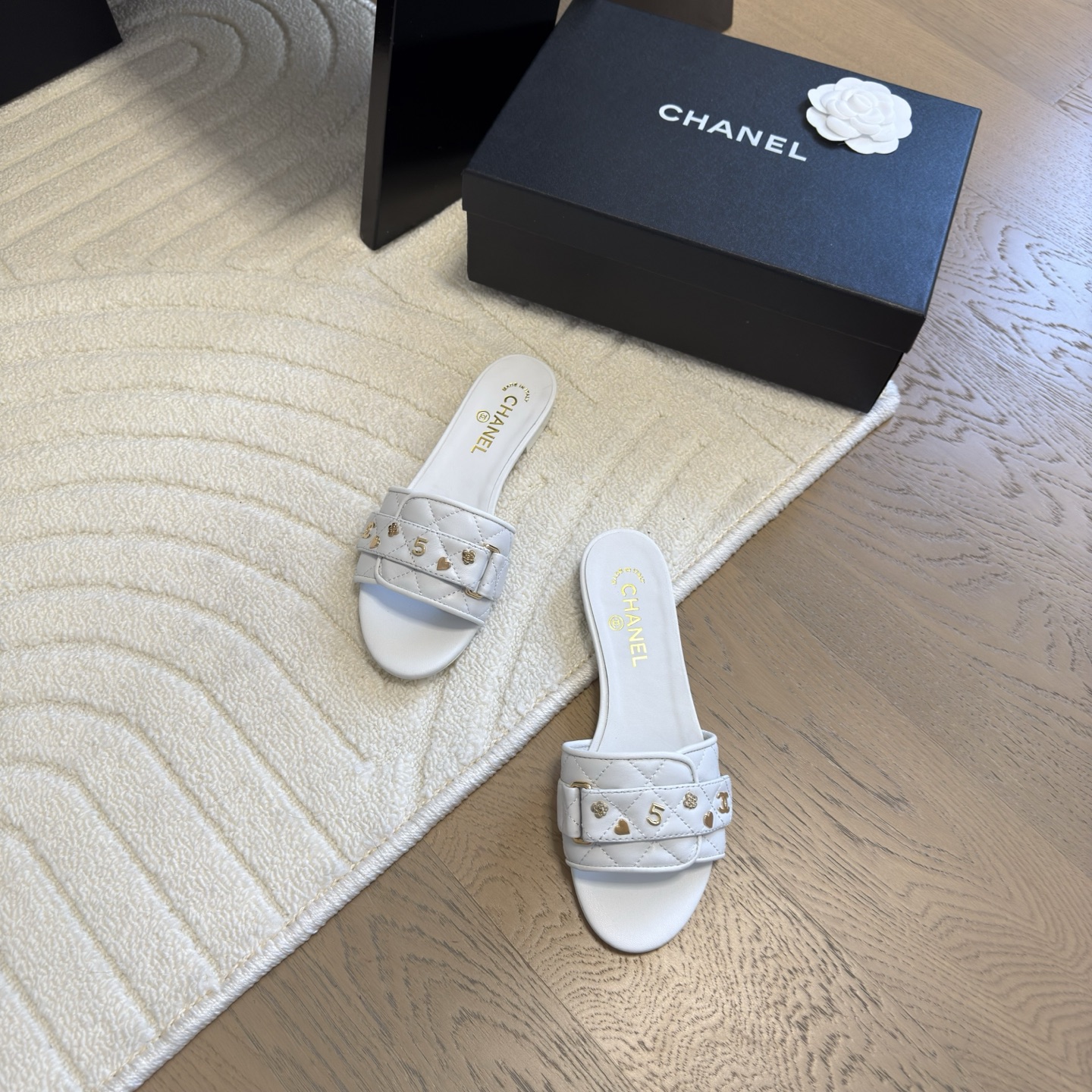 NO:166191,Chanel 25C early spring flat slippers, the first series of the first release, I have all the counters, high-quality, cowhide, original fabric, inner sheepskin, original outsole Size:35-39 Other sizes, slippers, chanel, slippers, cowhide, sheepskin19860909Chanel 25C早春平底拖鞋 全系列首发 专柜有的我都有 高版本高品质 鞋面牛皮/原版面料 内里羊皮 原版大底 Size:35-39 其他码数定,拖鞋,chanel,slippers,cowhide,sheepskin,Women's Shoes