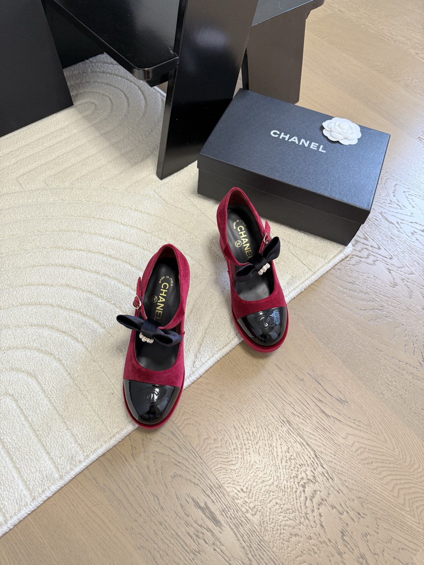 NO:230902,Chanel 25C new Mary Jane high heel shoes. The leather texture is very good, the feet are delicate~ Upper cowhide/Nibu, inner sheepskin, genuine leather soles. Size:35-39 Other sizes are fixed, single shoes Mary Jane, chanel, mary jane, cowhide, sheepskin, Leather soles19860909Chanel 25C新款玛丽珍高跟单鞋 皮料质感超好,上脚秀气～ 鞋面牛皮/妮布,内里羊皮,真皮大底. Size:35-39 其它码数定,单鞋玛丽珍,chanel,mary jane,cowhide,sheepskin,Leather soles,Women's Shoes